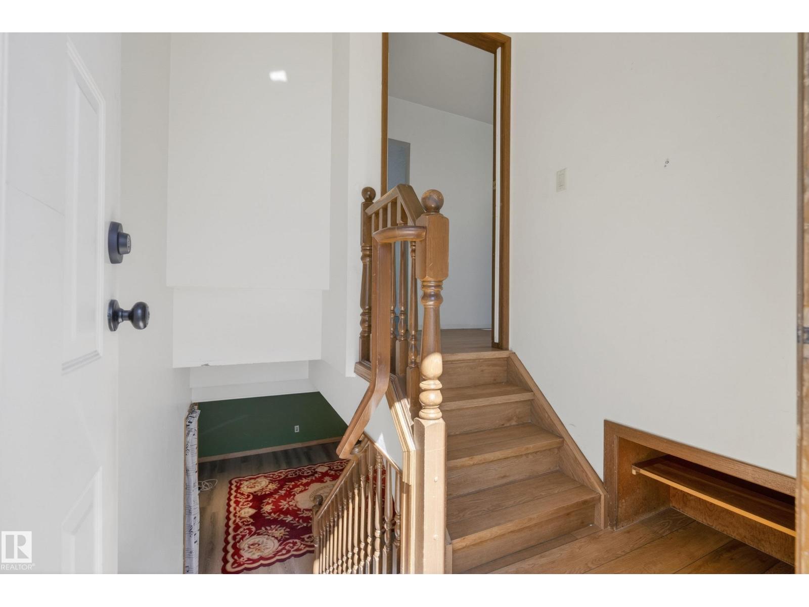 6203 90 AV NW - 20
