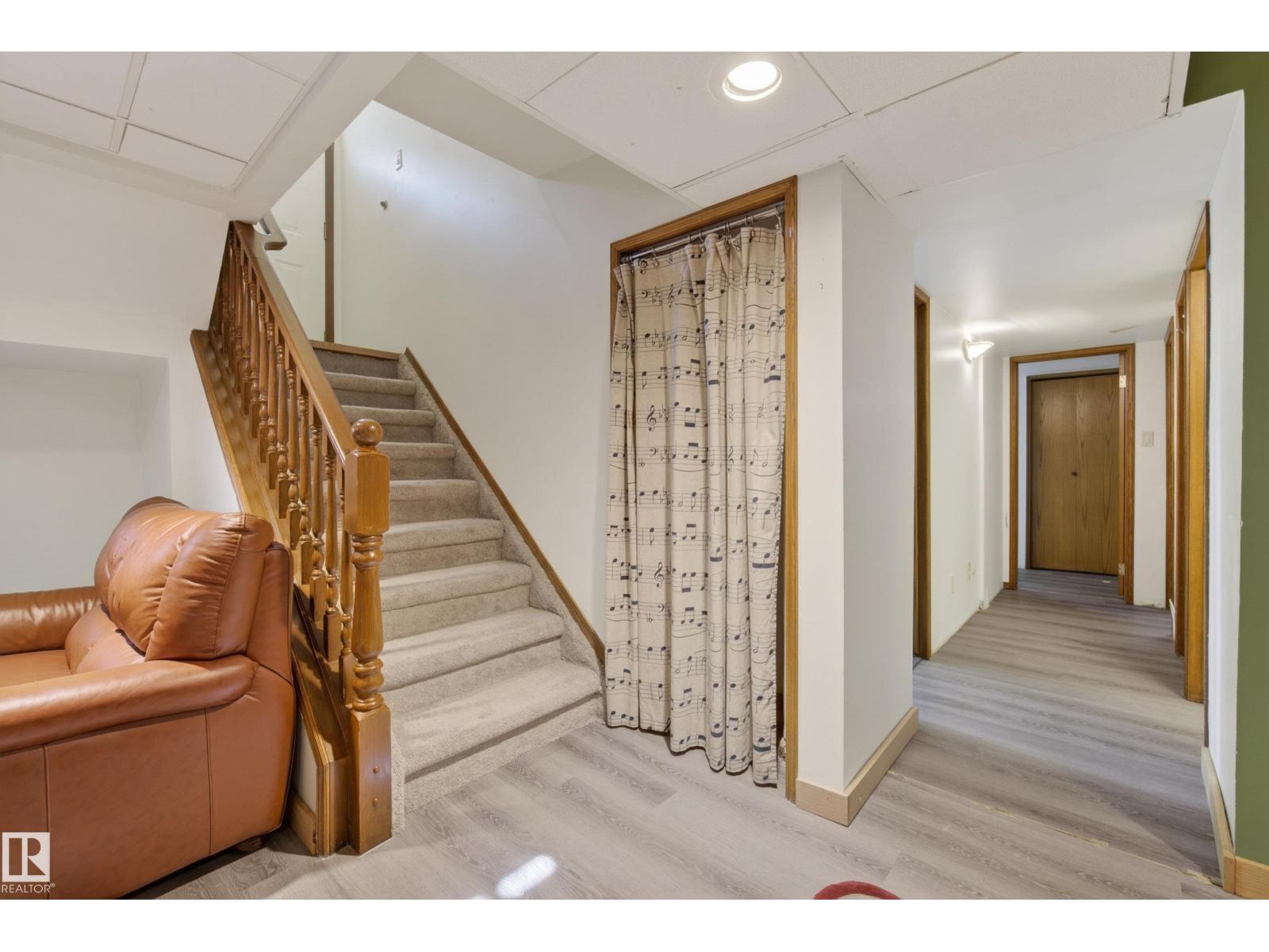 6203 90 AV NW - 21