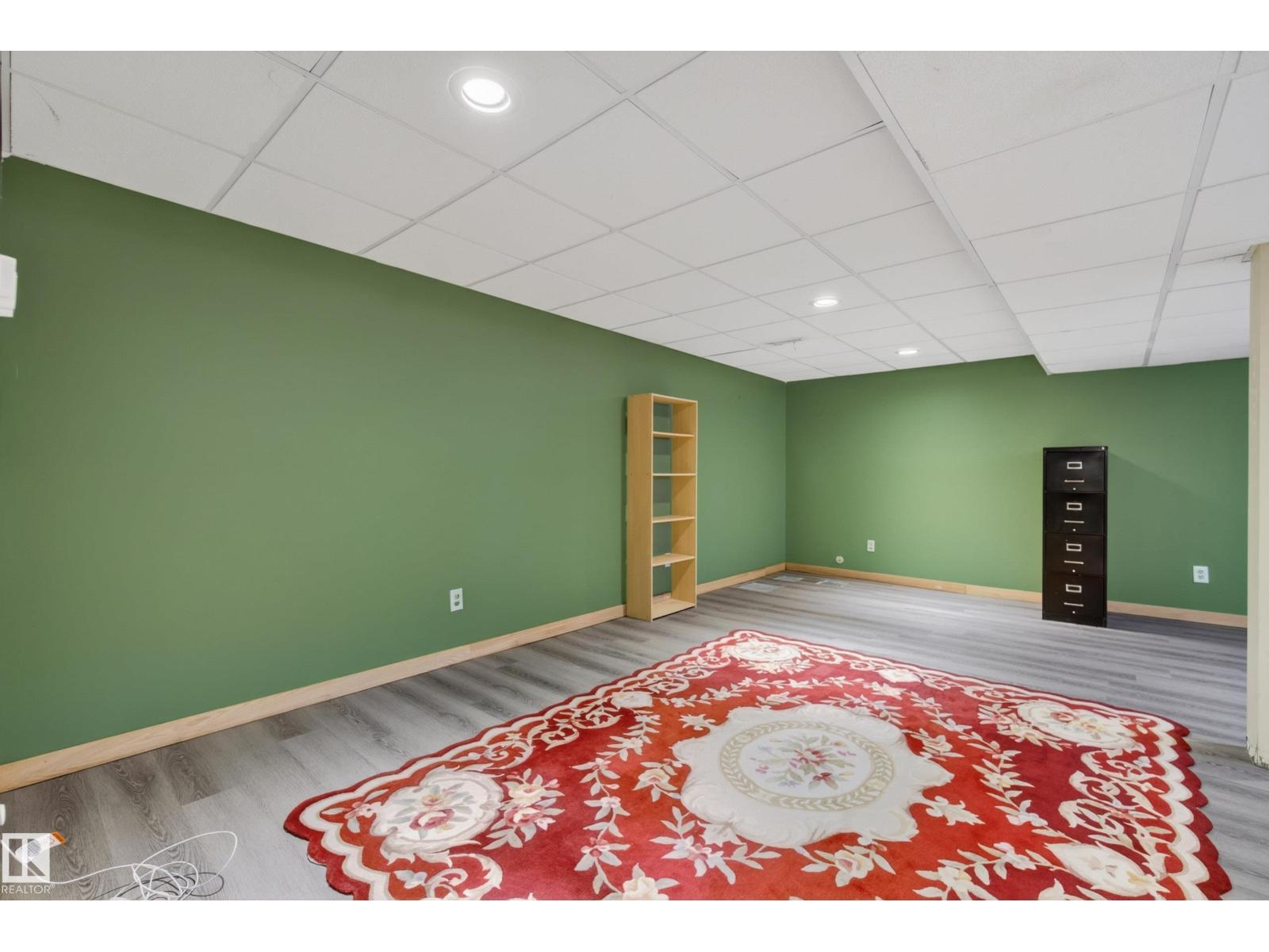 6203 90 AV NW - 25