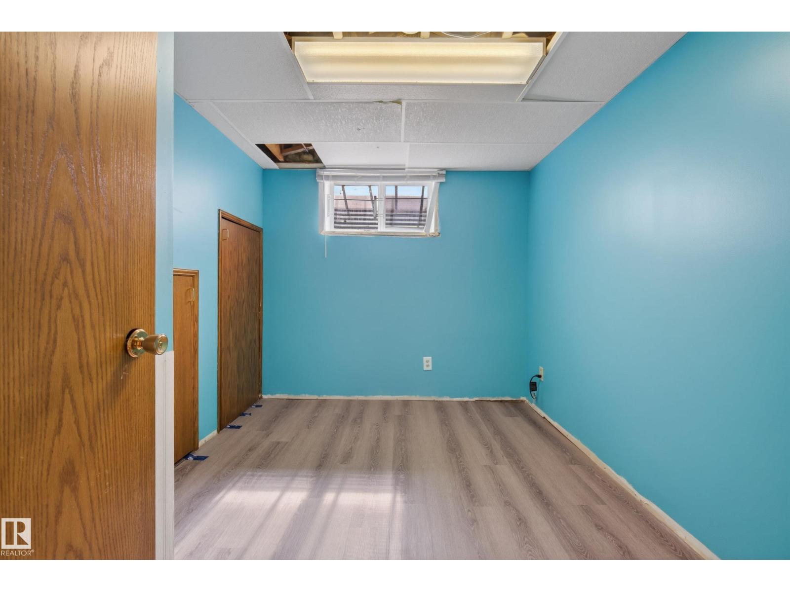 6203 90 AV NW - 26