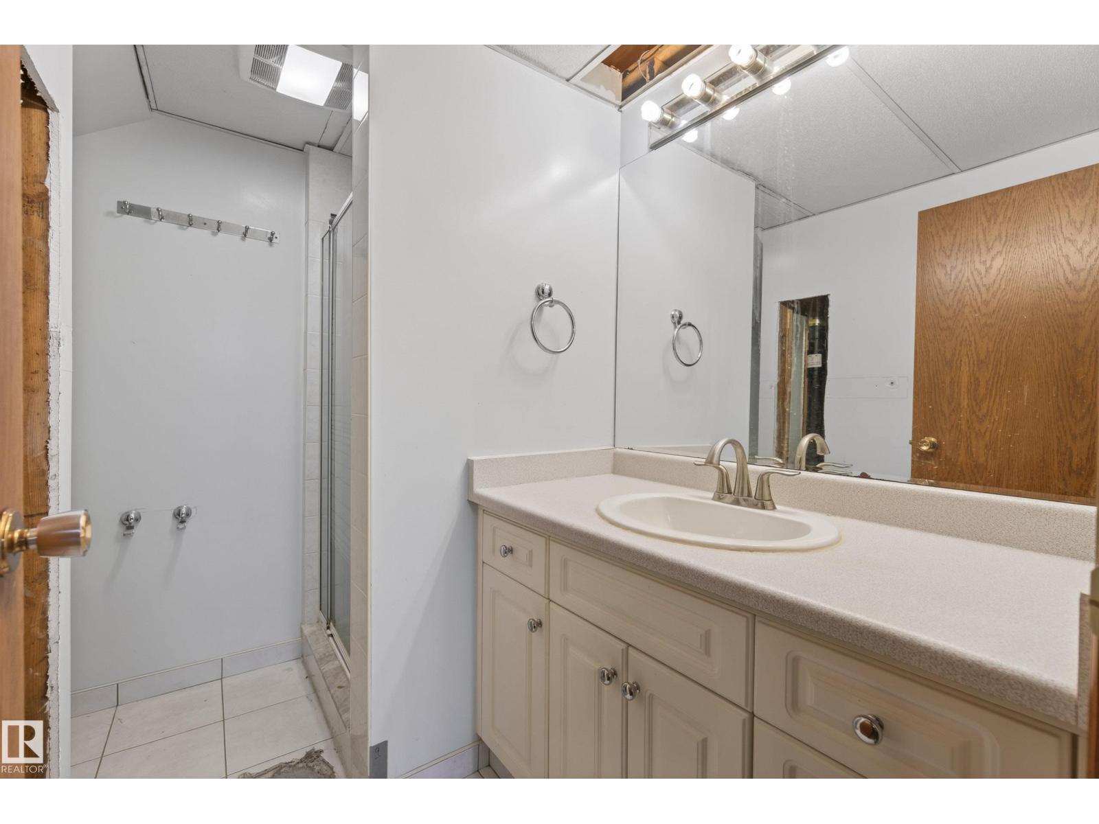 6203 90 AV NW - 27