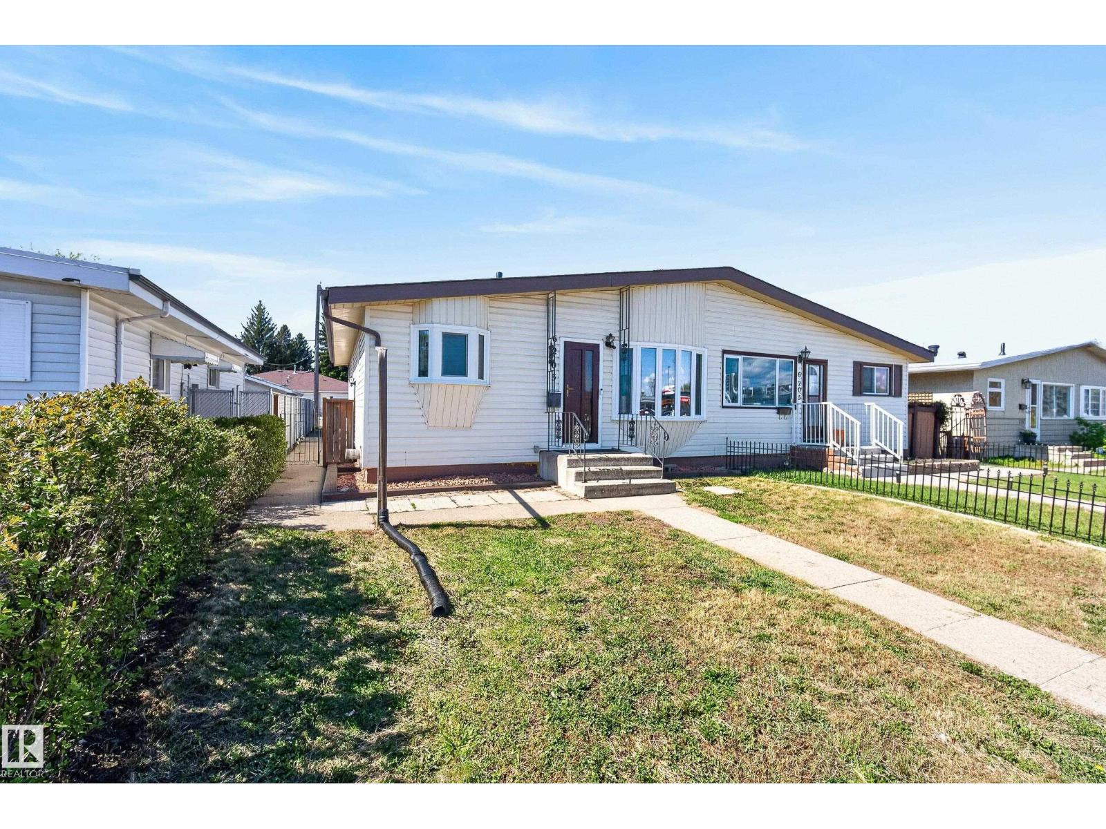 6203 90 AV NW - 3