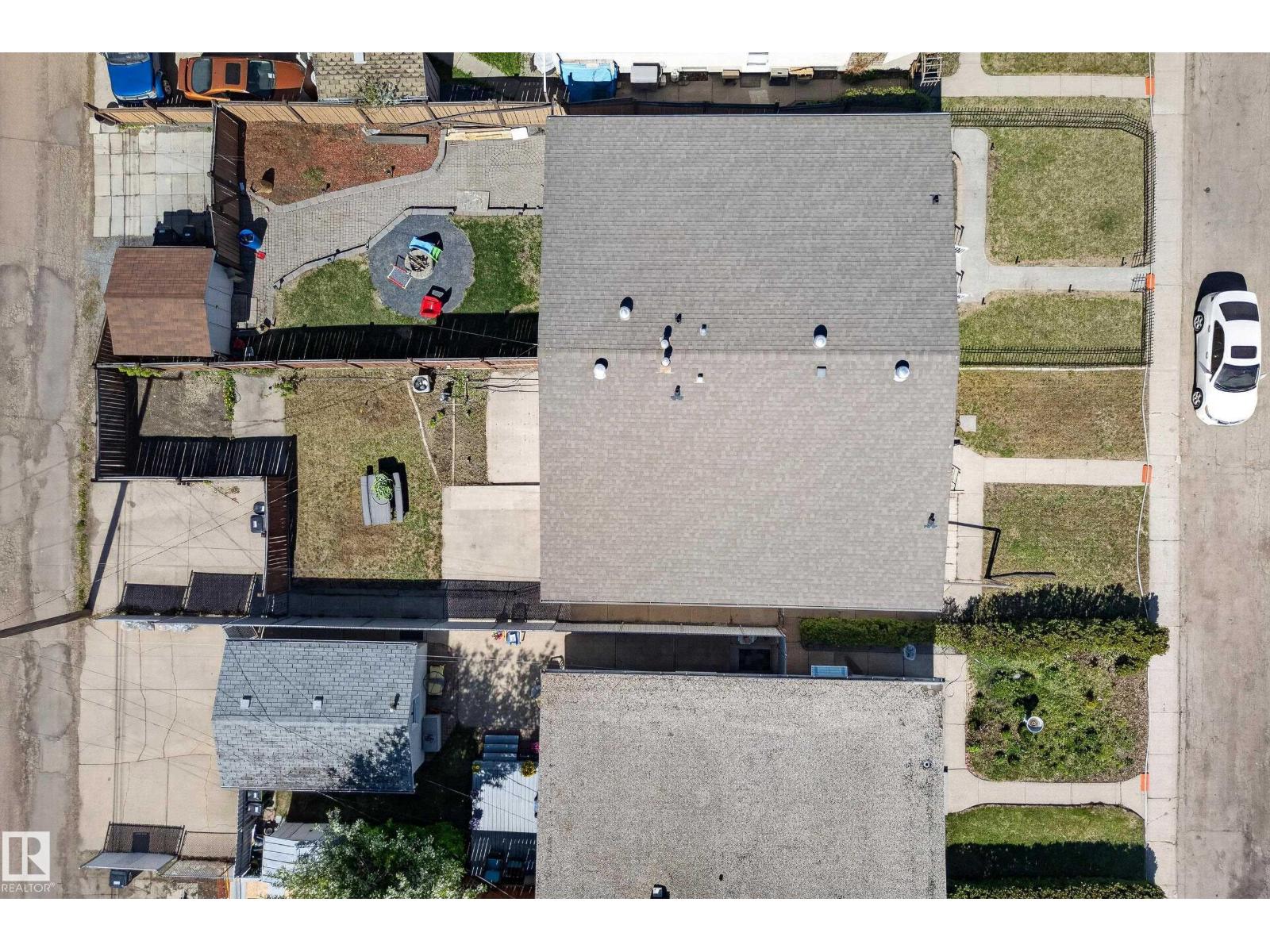 6203 90 AV NW - 36