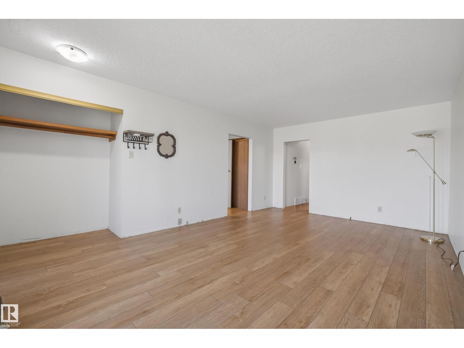 6203 90 AV NW - 7