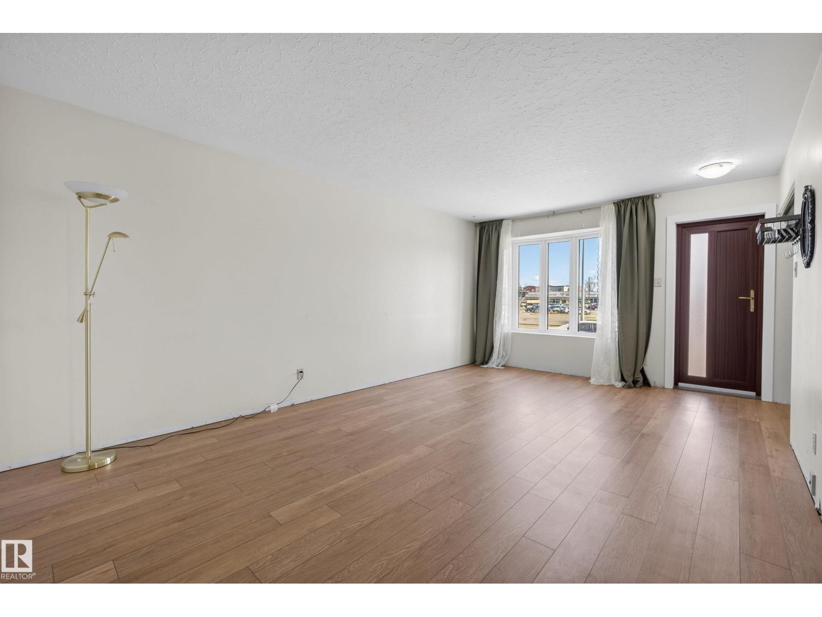 6203 90 AV NW - 8