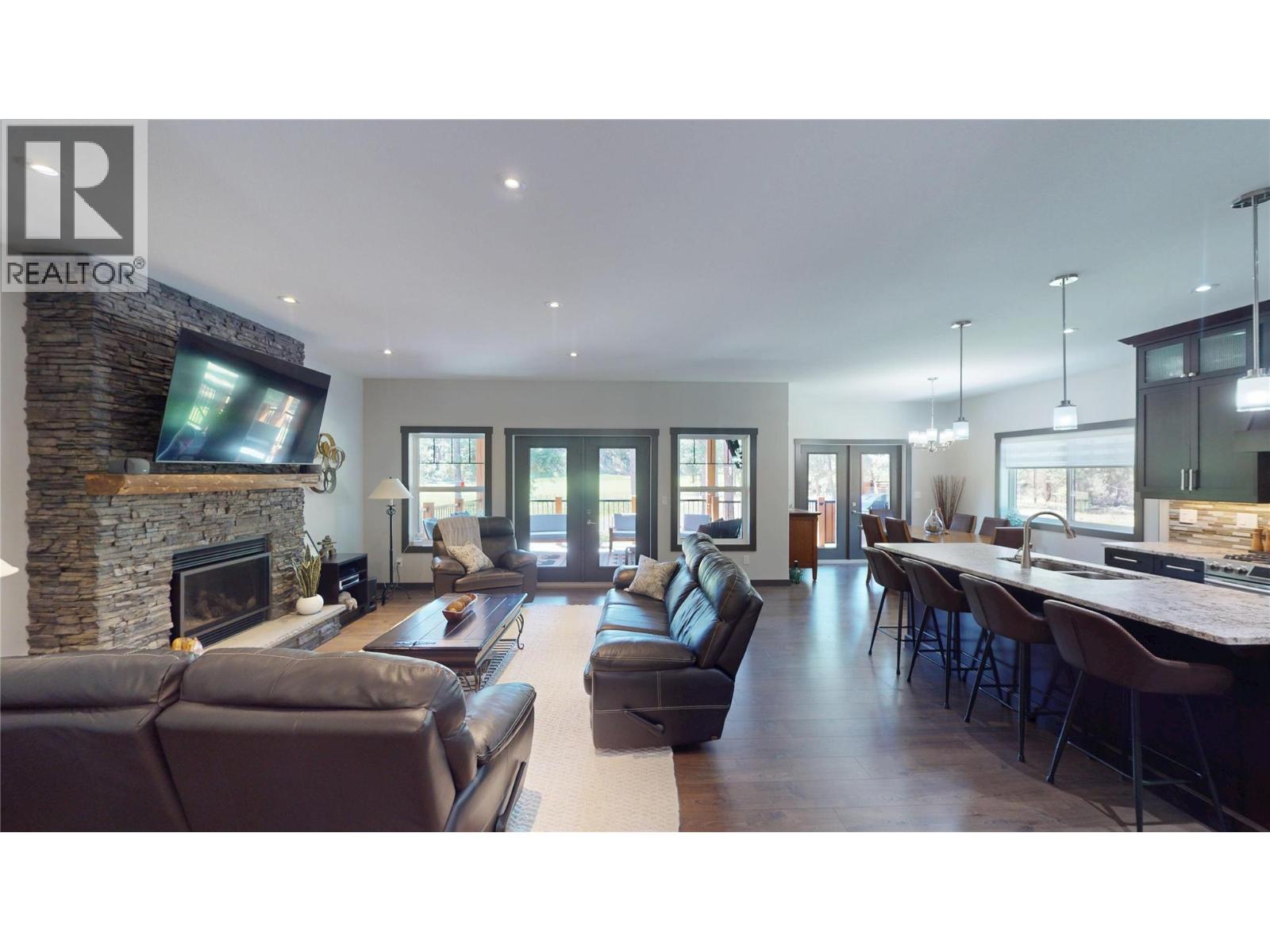 117 River Drive