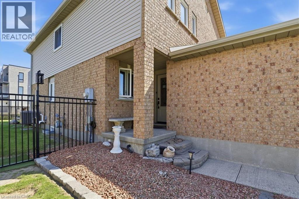 20 RIDGEWAY Crescent - 2