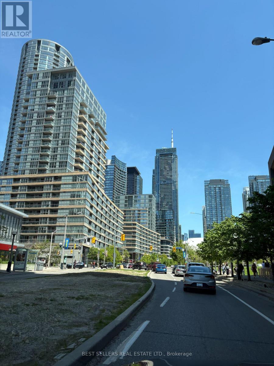 Listing photo of 1001 - 4000 SPADINA AVENUE