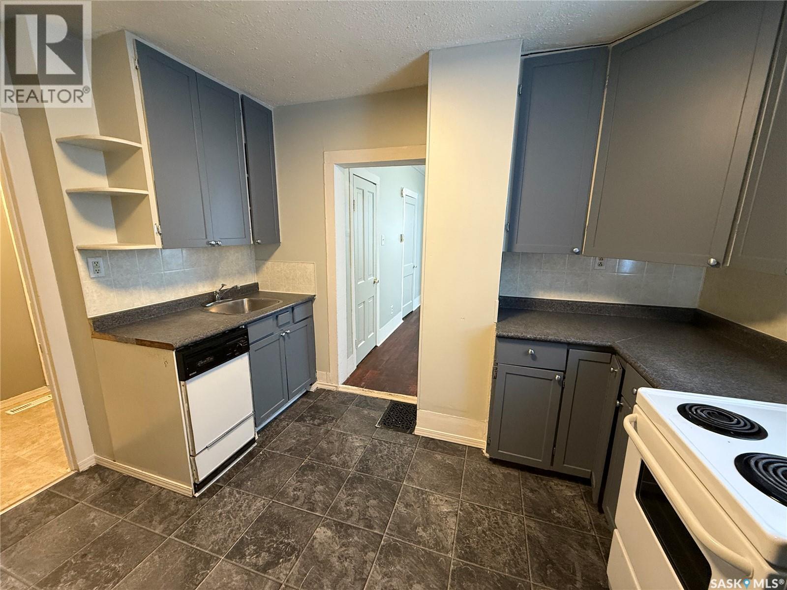 485 12th STREET E - 3
