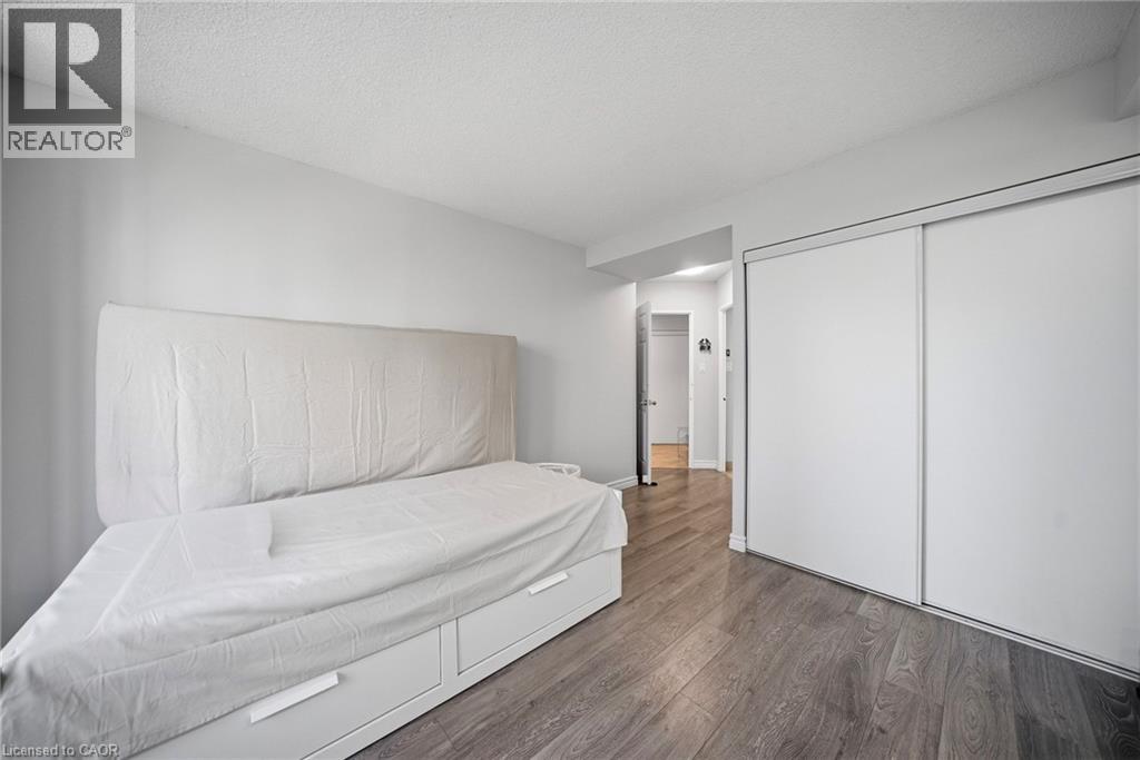 #611 55 ELM Drive W - 18