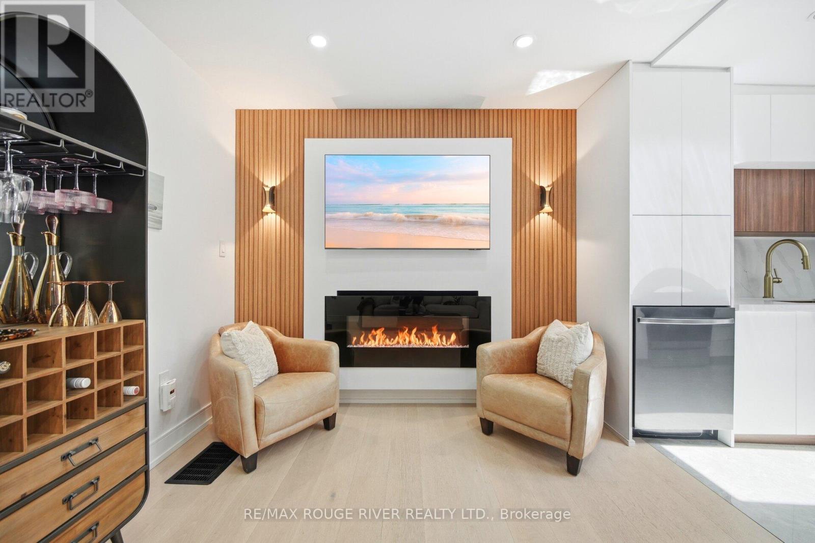 243 QUEBEC STREET - 3