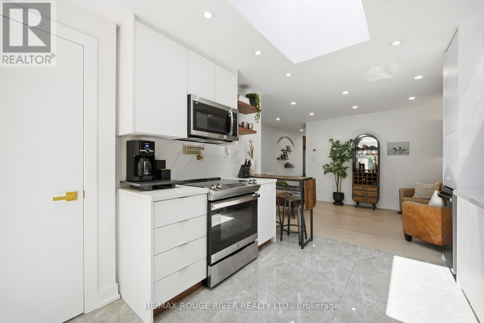 243 QUEBEC STREET - 8