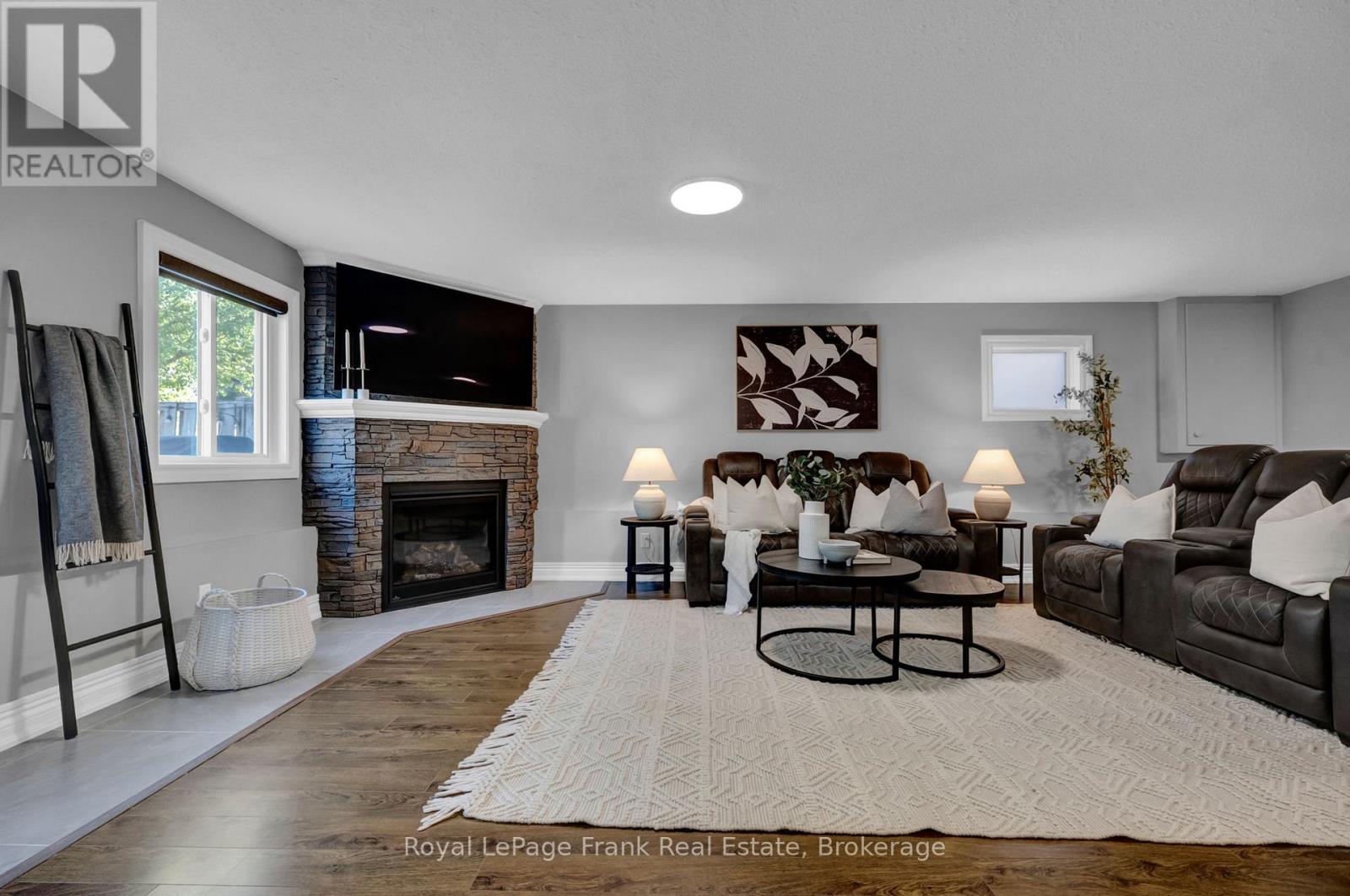 5 EMPIRE CRESCENT - 22
