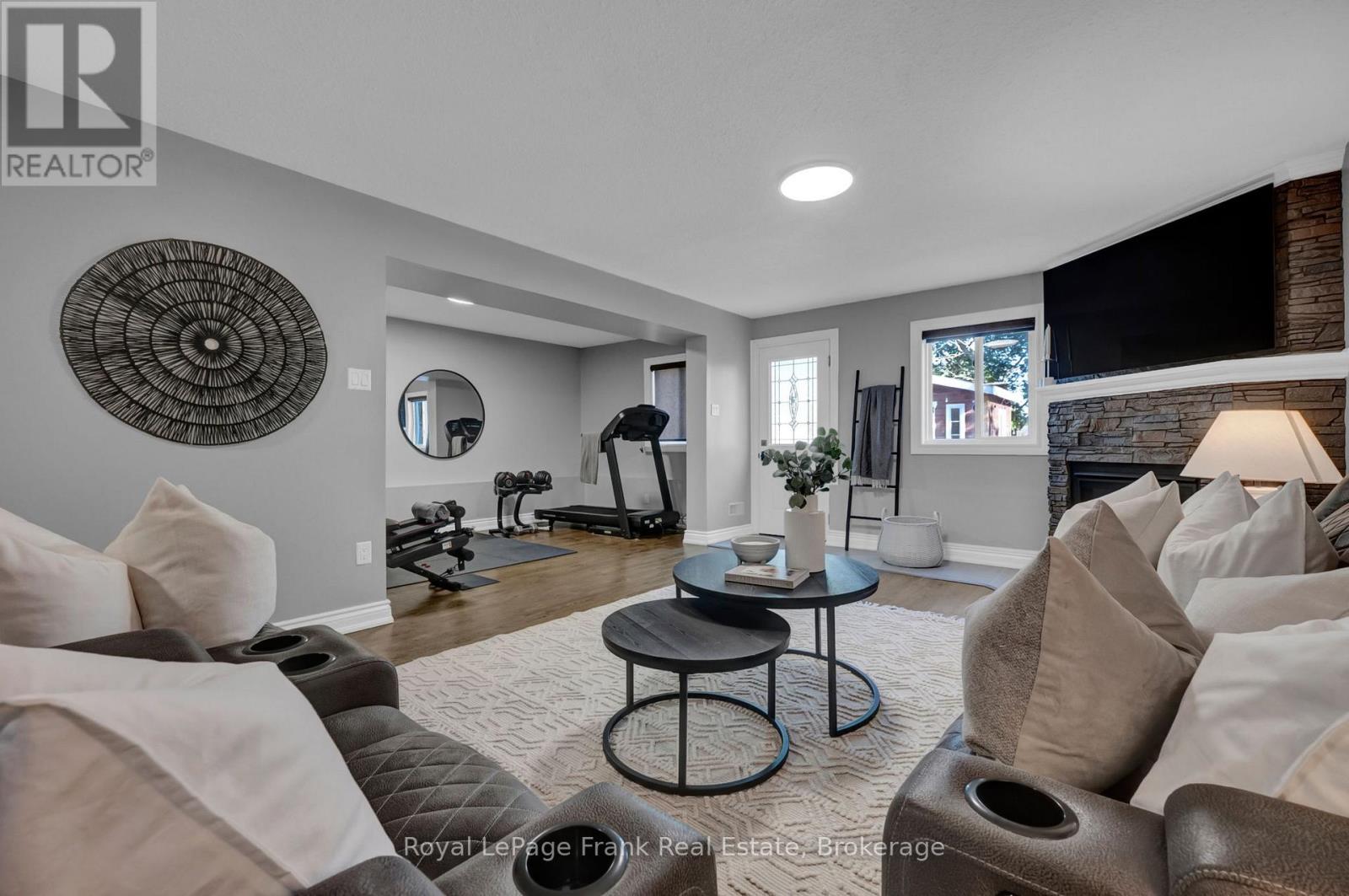5 EMPIRE CRESCENT - 24