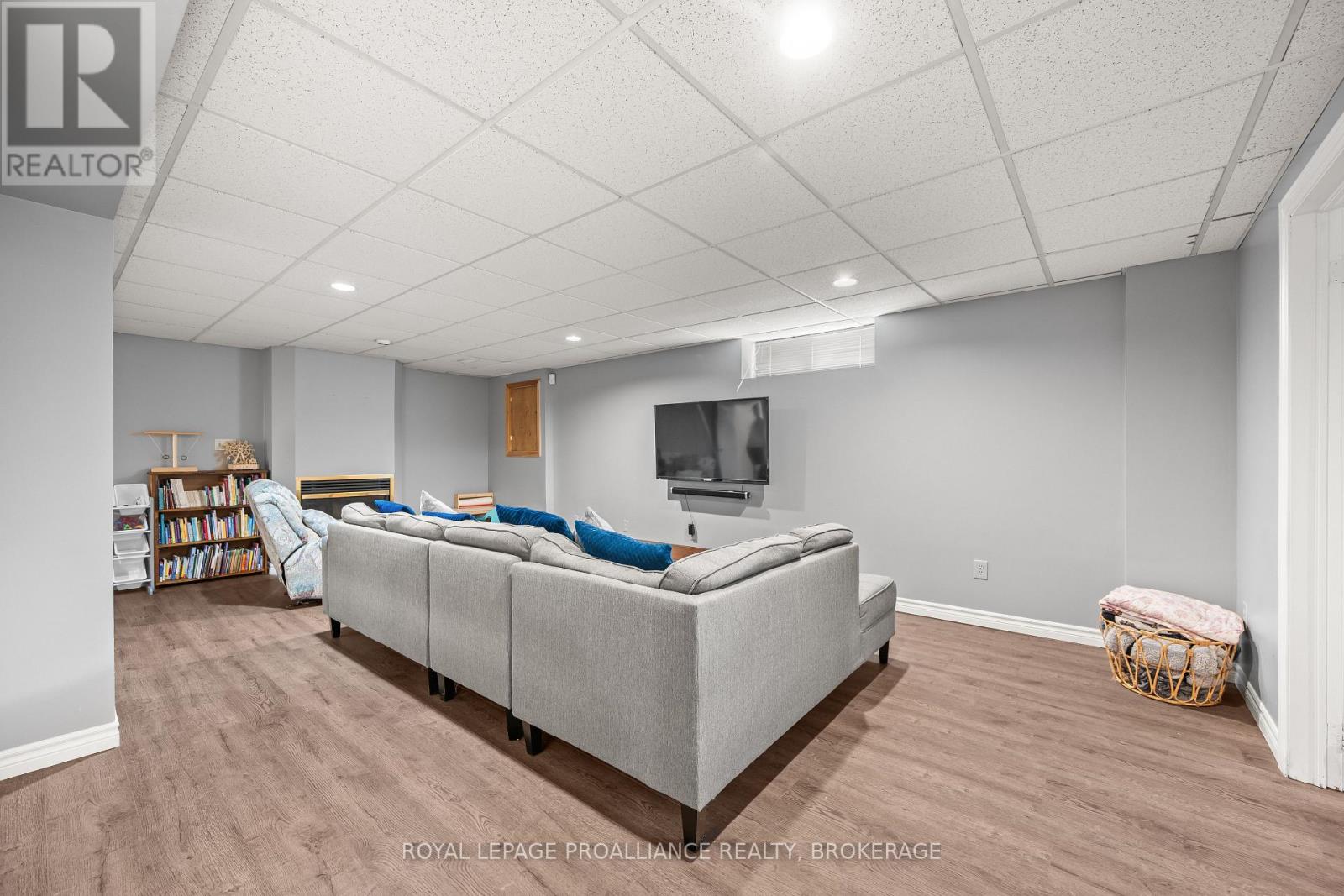 151 GREENLEES DRIVE - 25