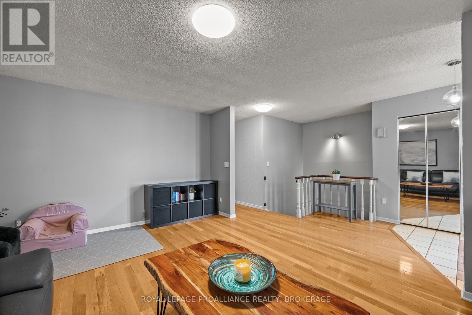 151 GREENLEES DRIVE - 8