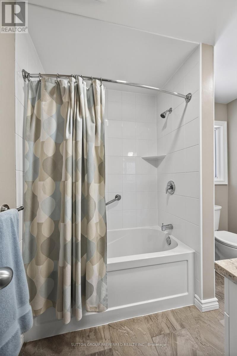 647 GLENGYLE CRESCENT - 21