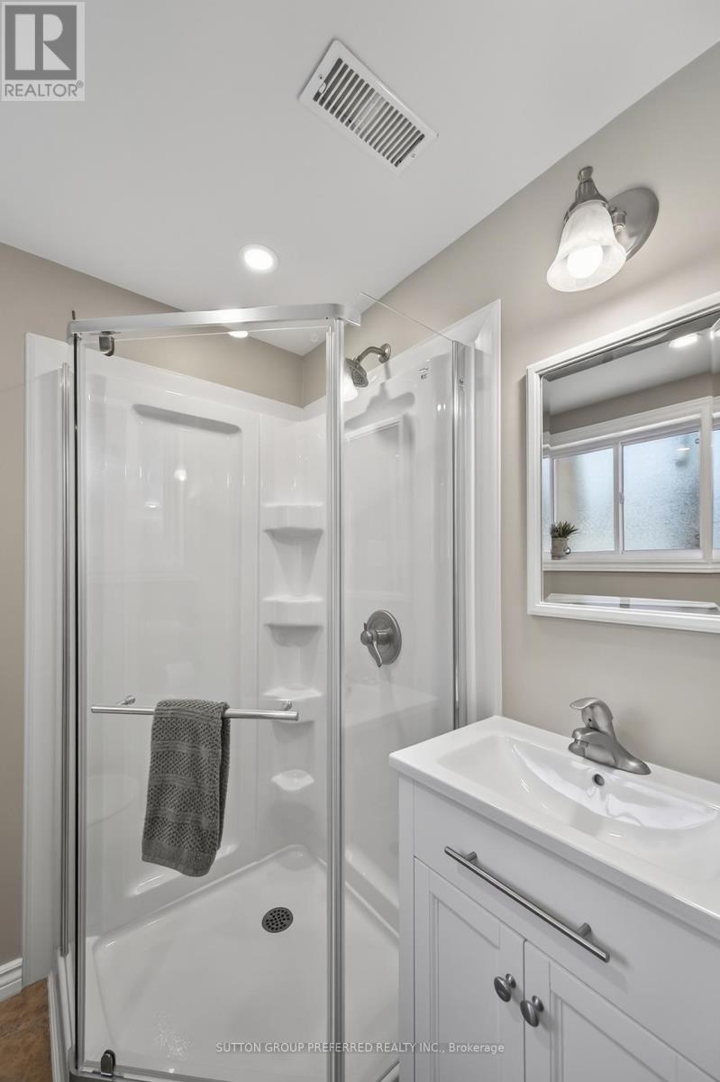647 GLENGYLE CRESCENT - 26