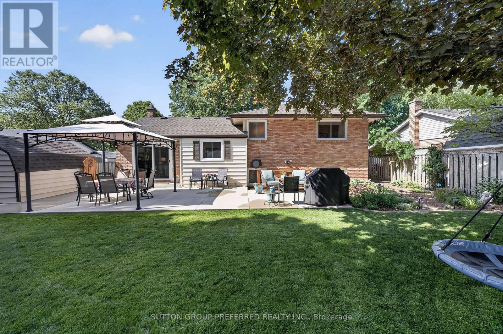 647 GLENGYLE CRESCENT - 34