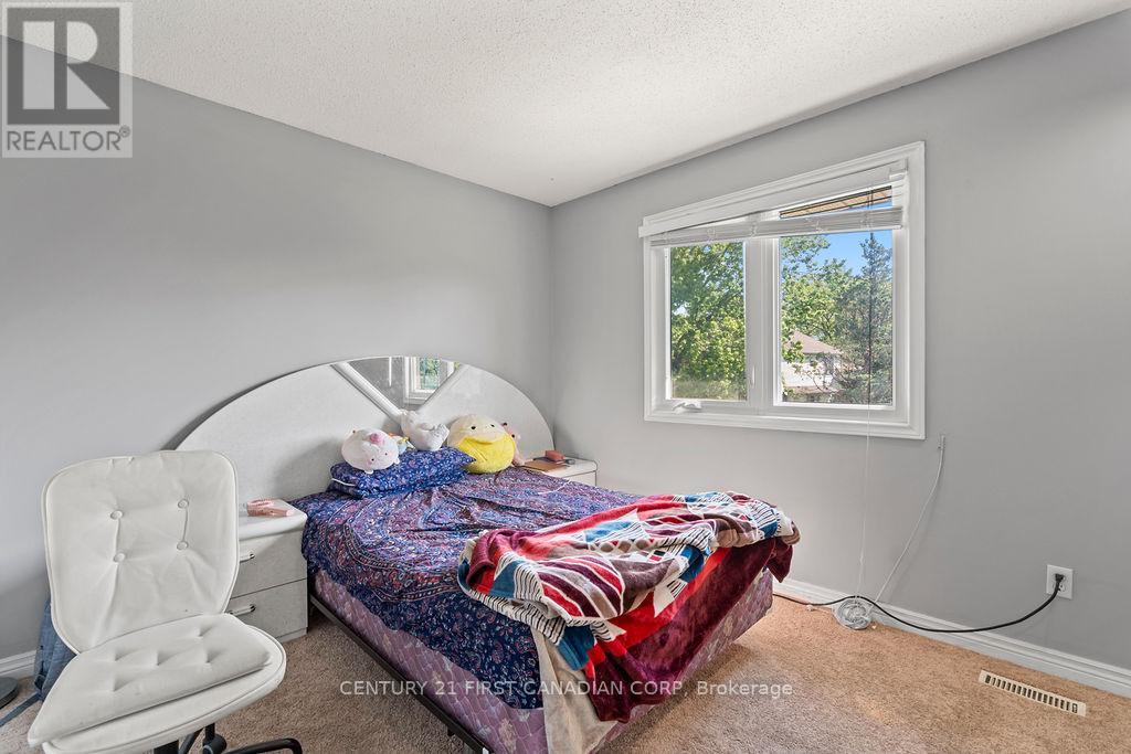 106 PINE VALLEY DRIVE W - 34