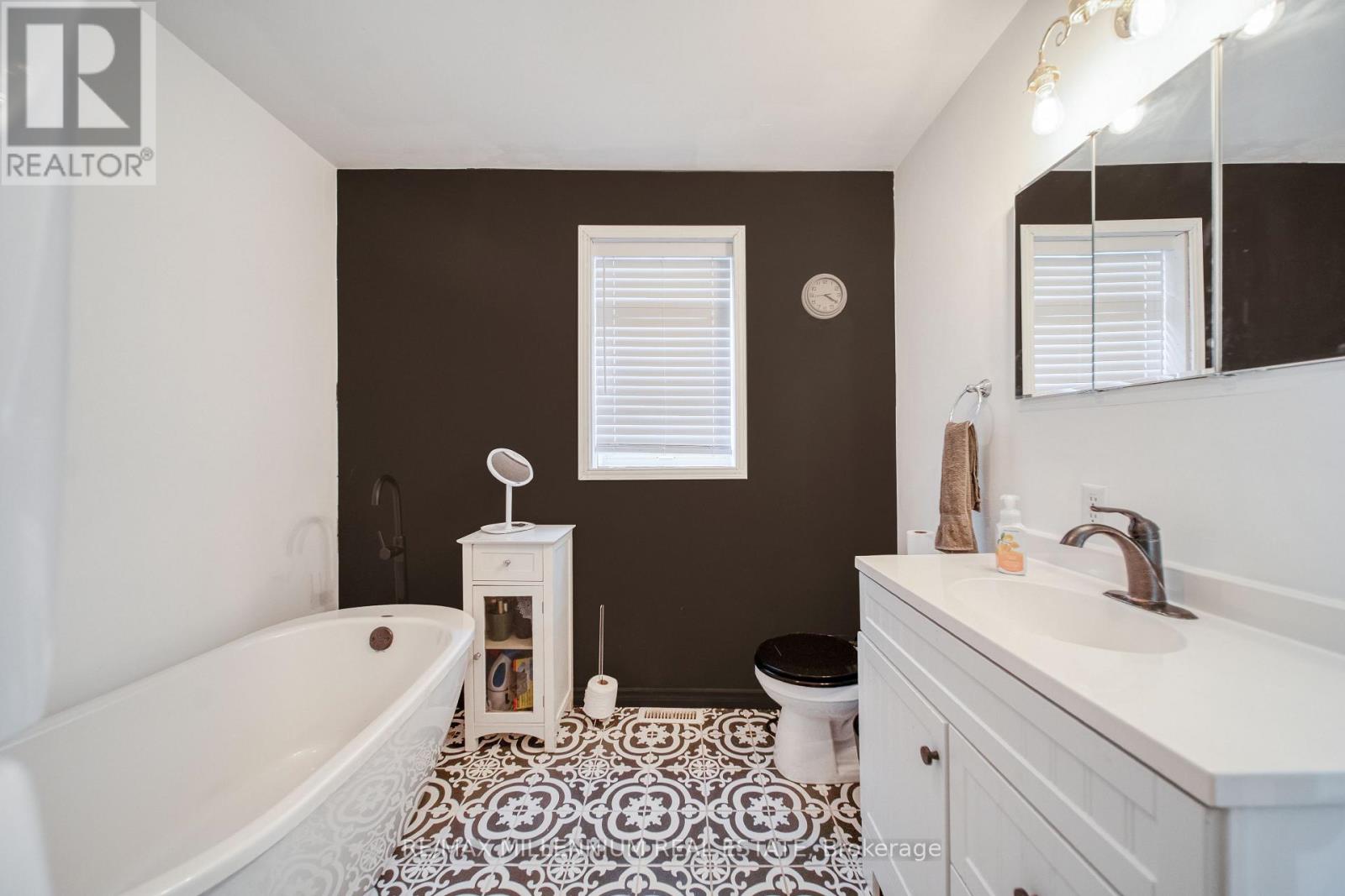 173 BARRIE ROAD - 13