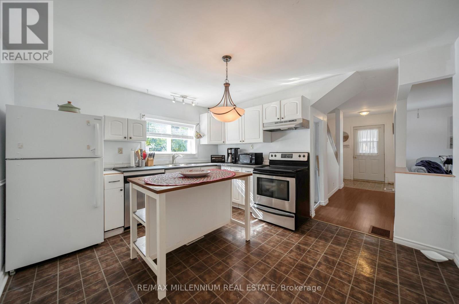 173 BARRIE ROAD - 14