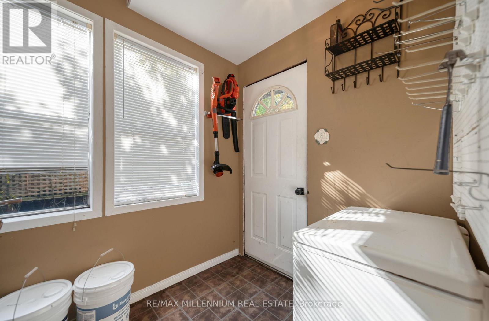 173 BARRIE ROAD - 18