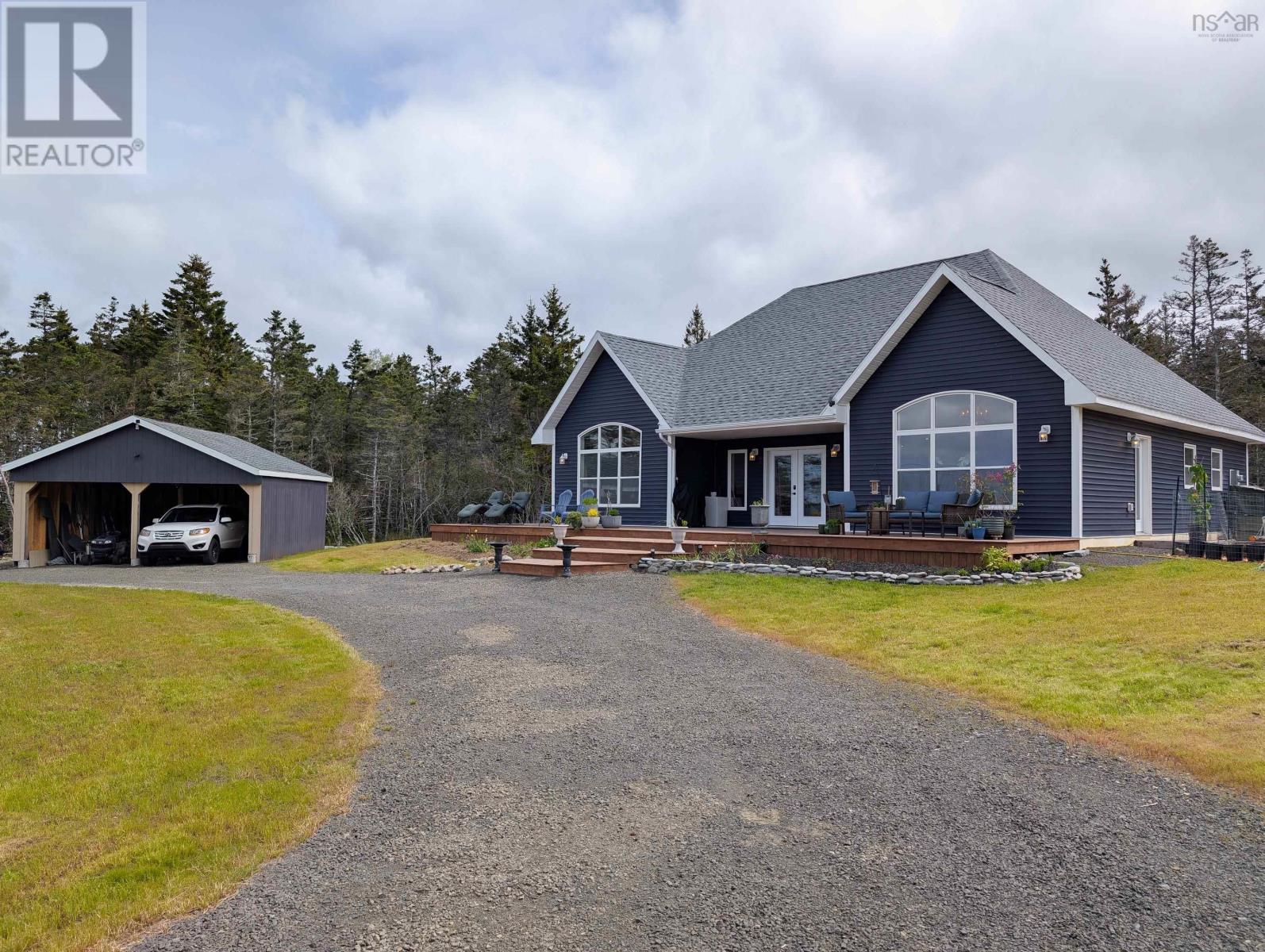 684 Riverside Road - 9