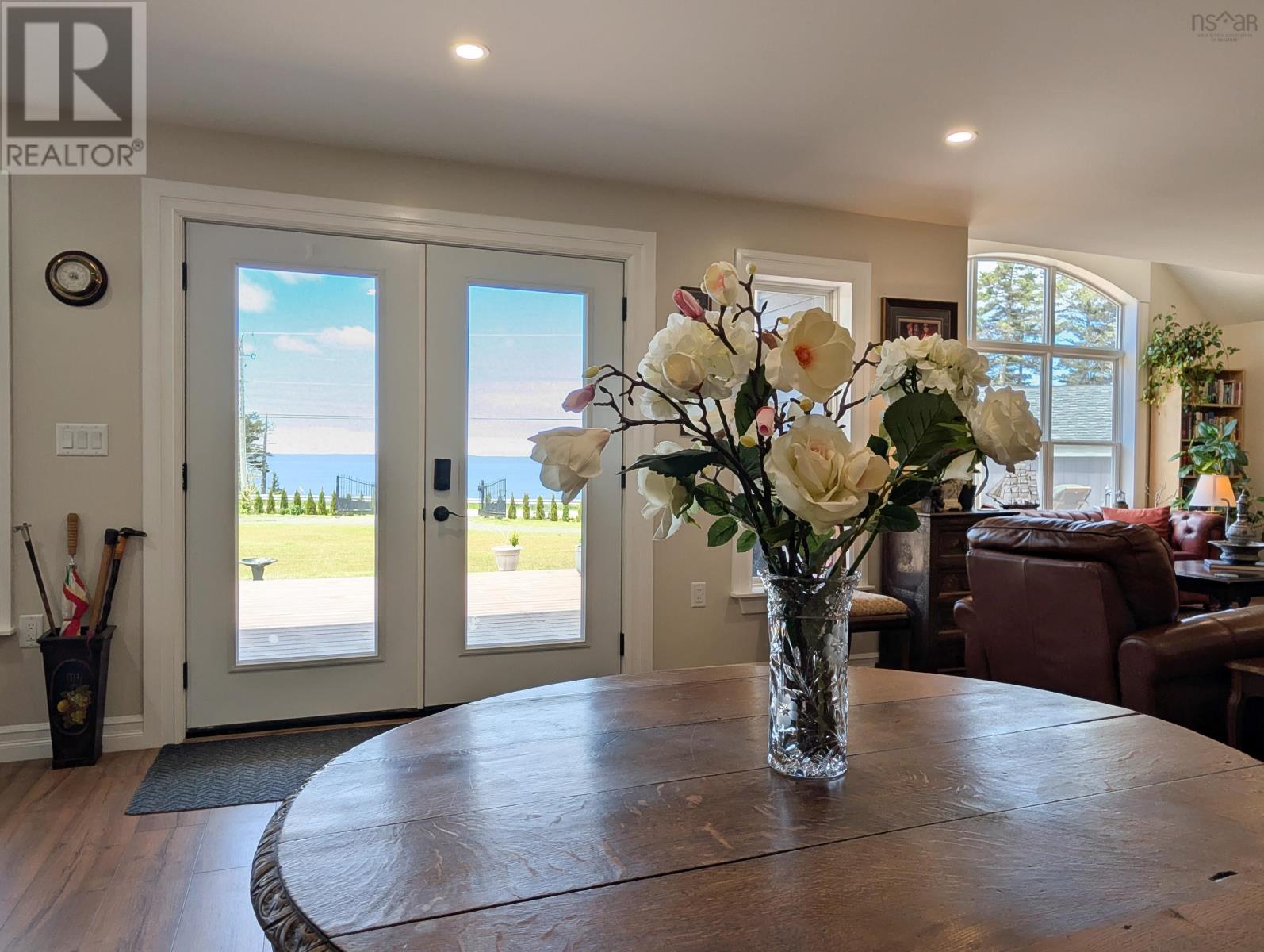 684 Riverside Road - 23
