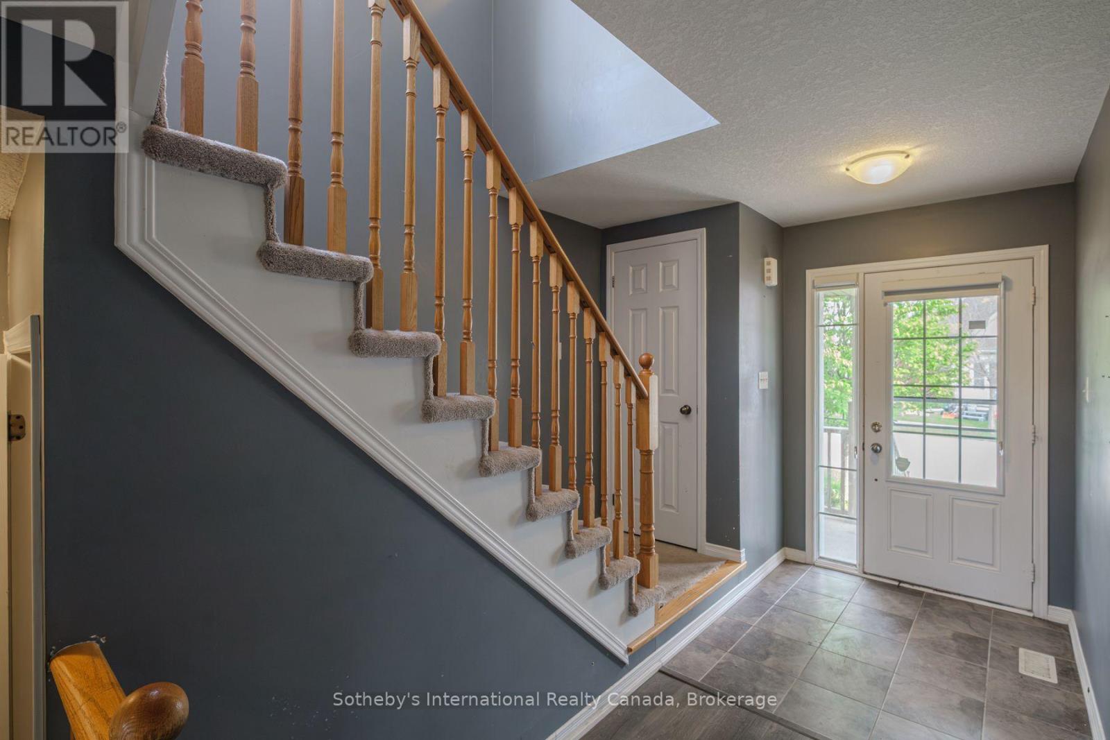 17 DWYER COURT - 4