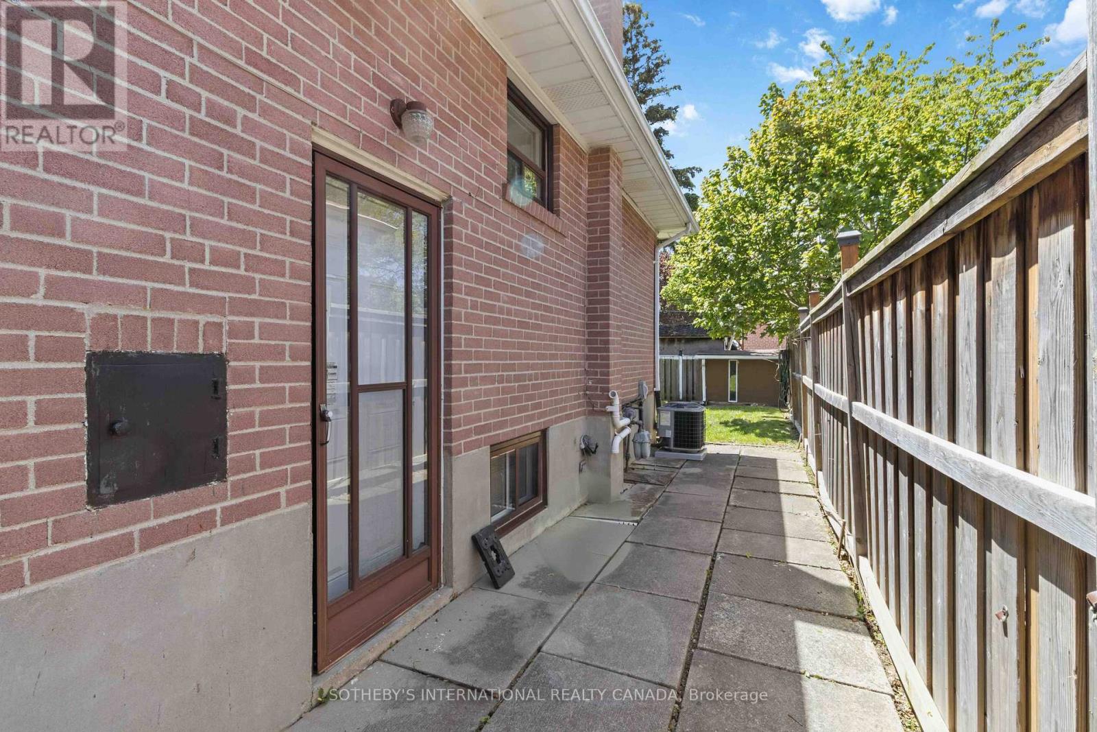 11 PAGODA PLACE - 17