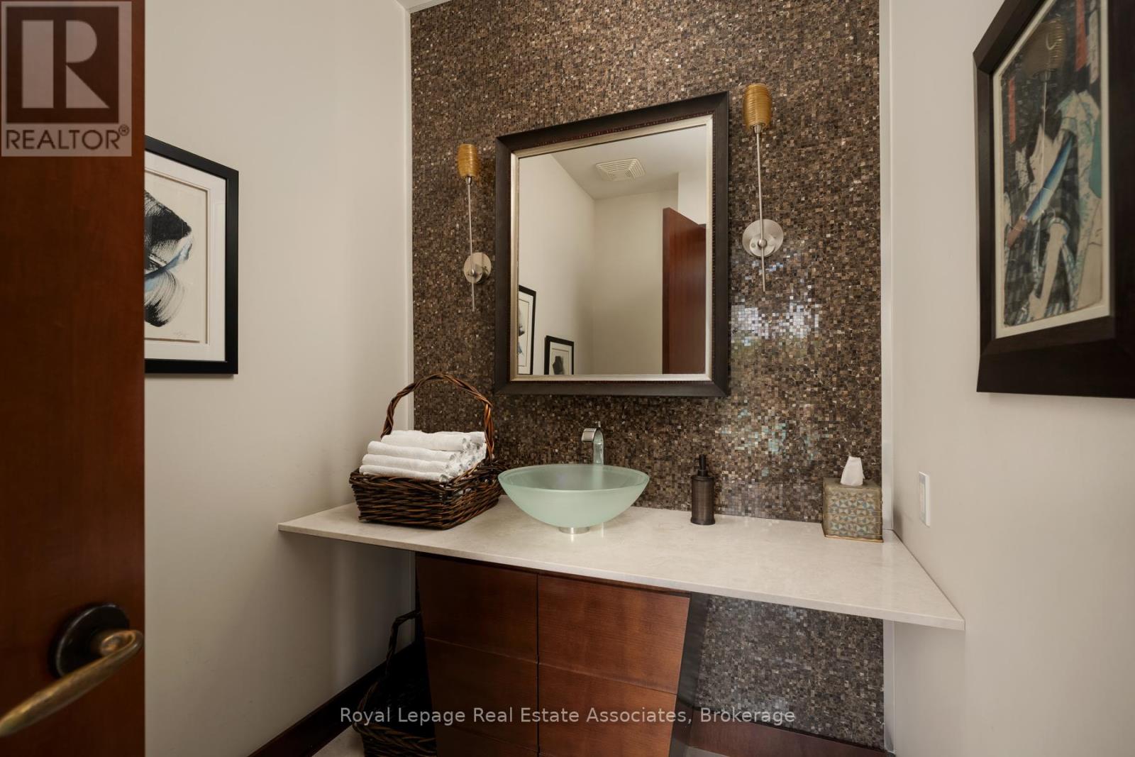 1510 PINETREE CRESCENT - 17