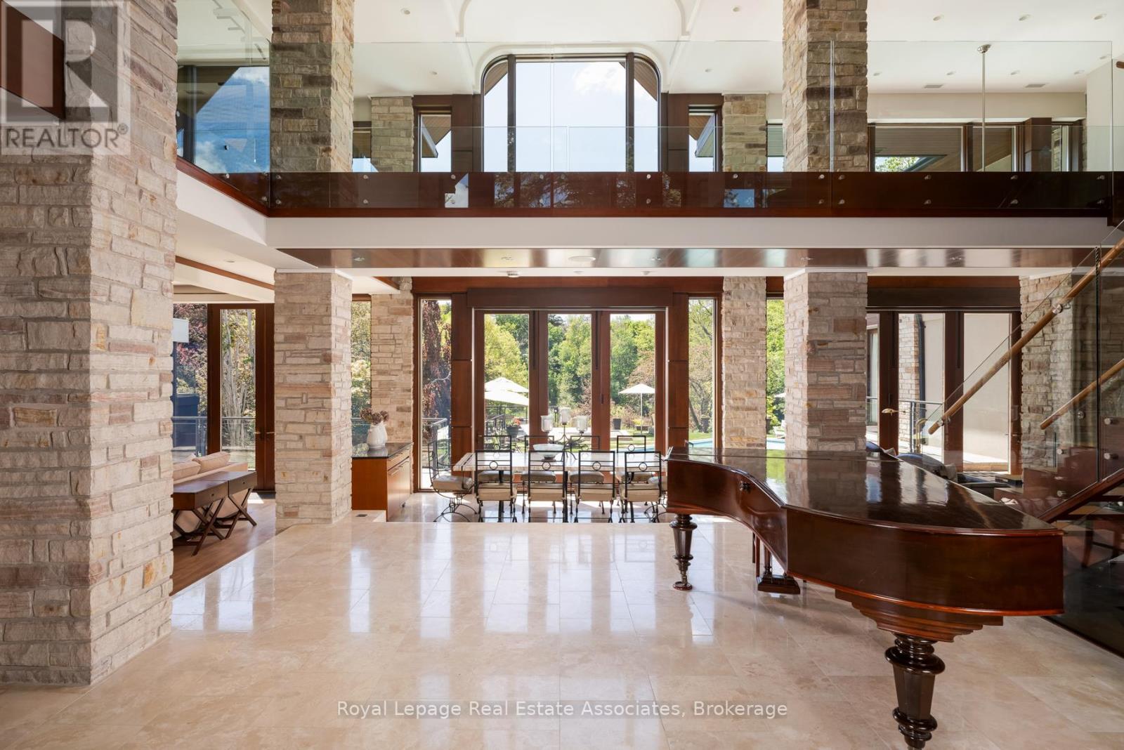 1510 PINETREE CRESCENT - 6