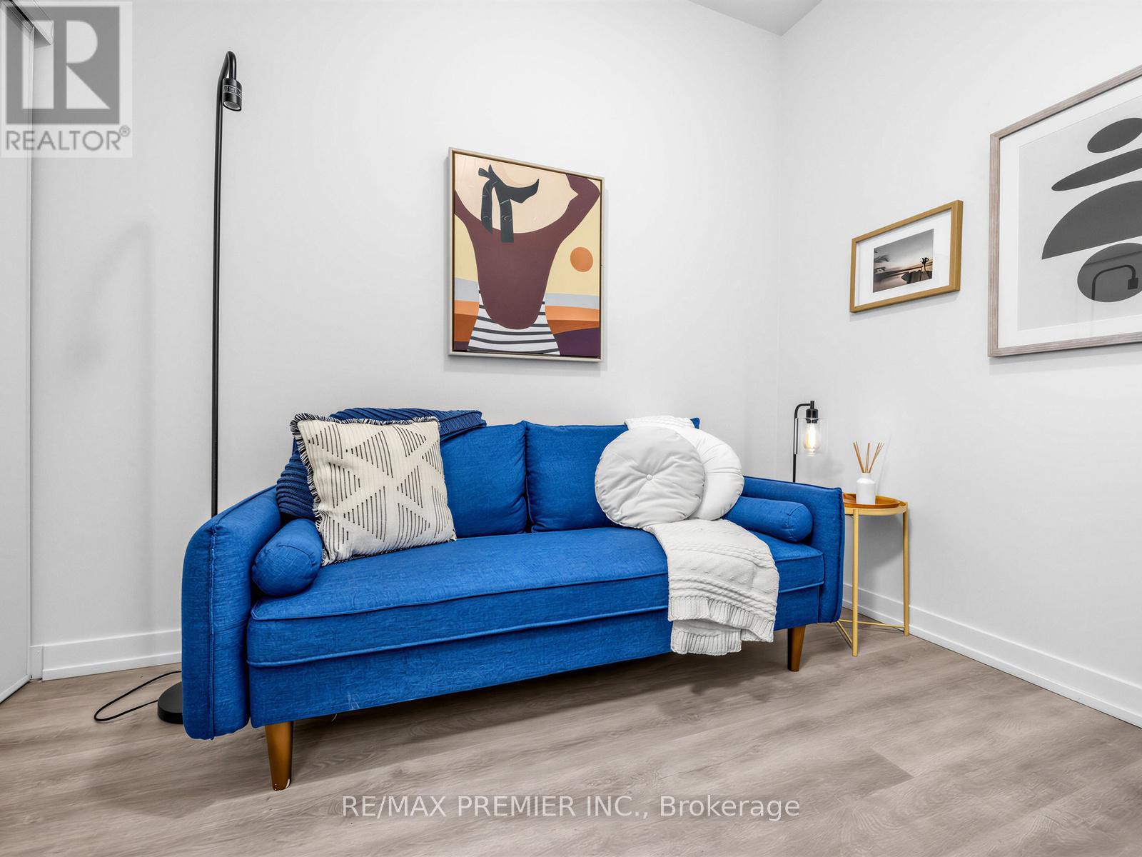 #615 2300 ST CLAIR AVENUE W - 17