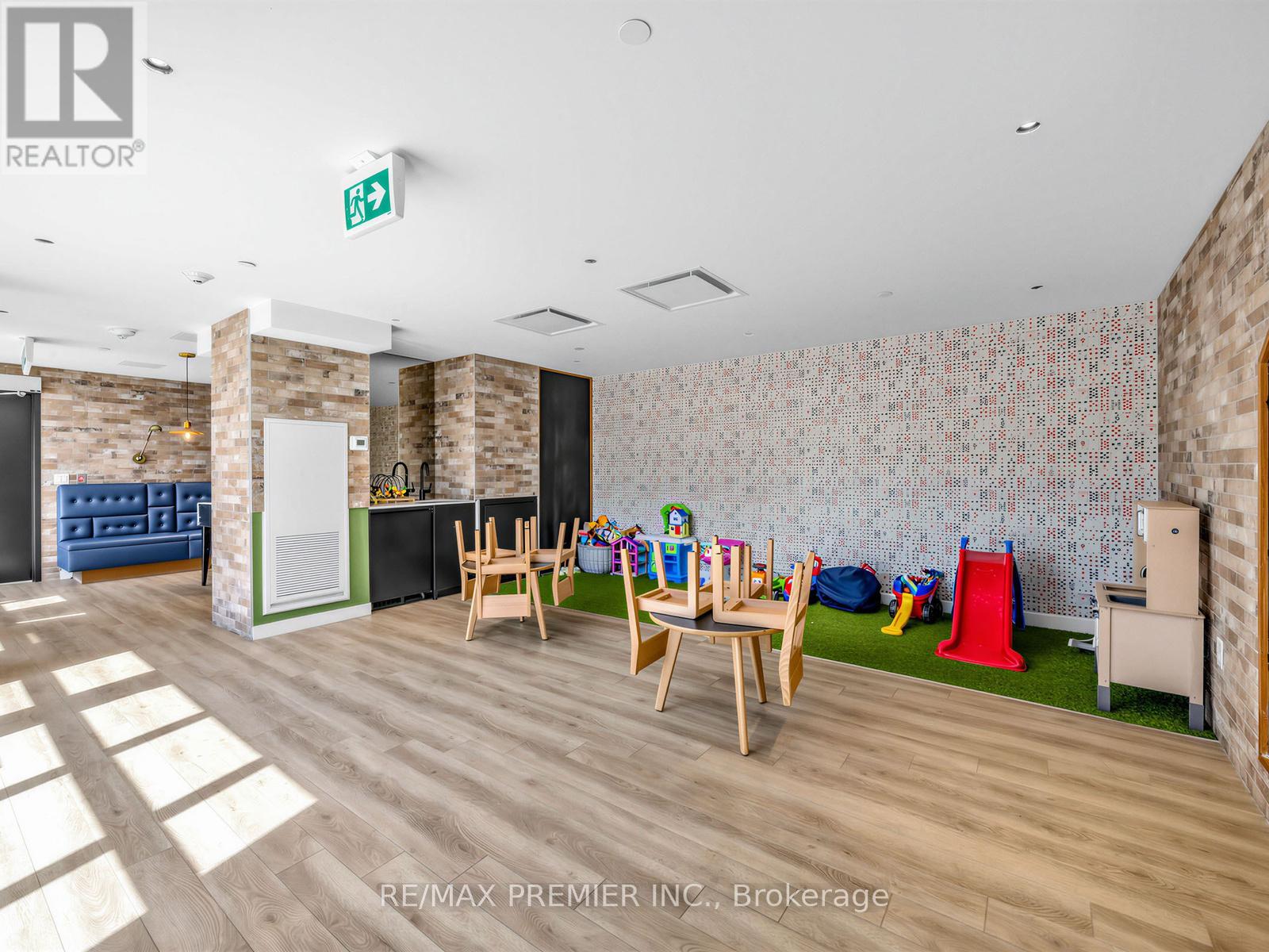 #615 2300 ST CLAIR AVENUE W - 24