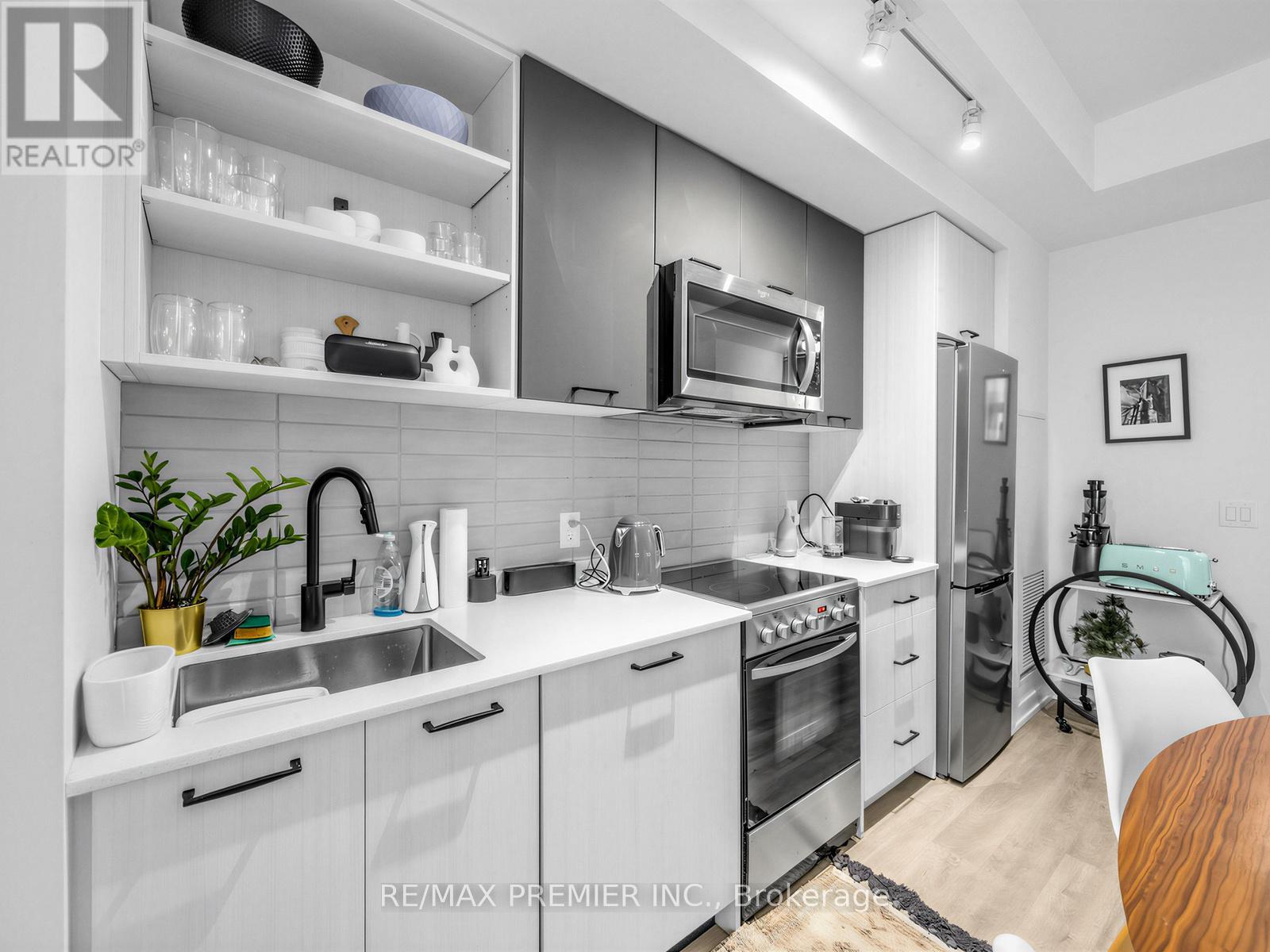 #615 2300 ST CLAIR AVENUE W - 10