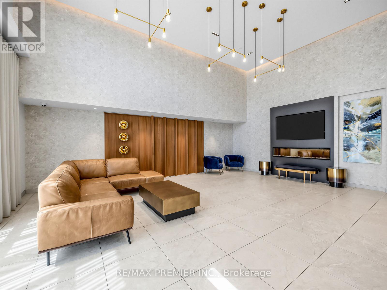 #615 2300 ST CLAIR AVENUE W - 25