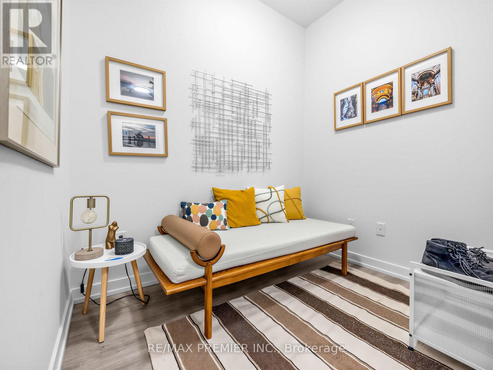 #615 2300 ST CLAIR AVENUE W - 11