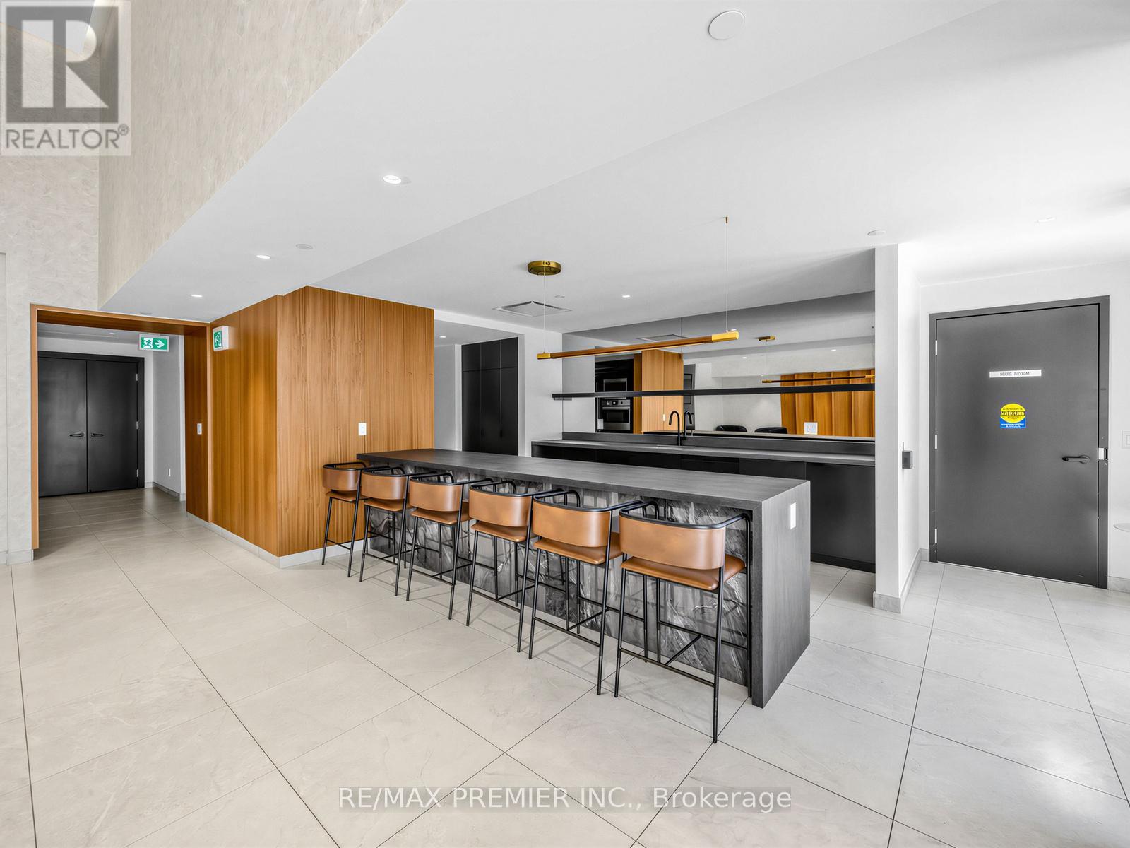 #615 2300 ST CLAIR AVENUE W - 26