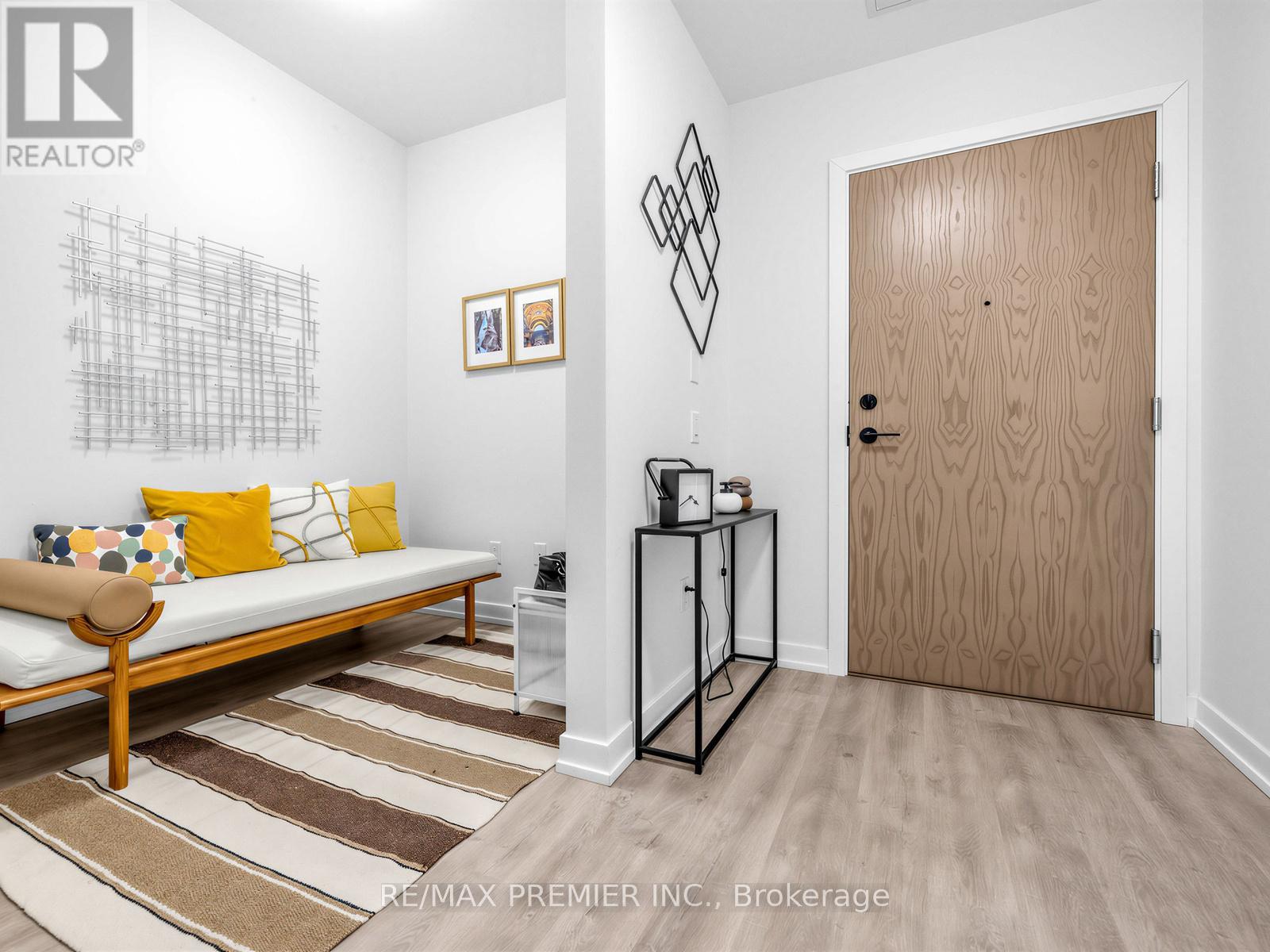 #615 2300 ST CLAIR AVENUE W - 12