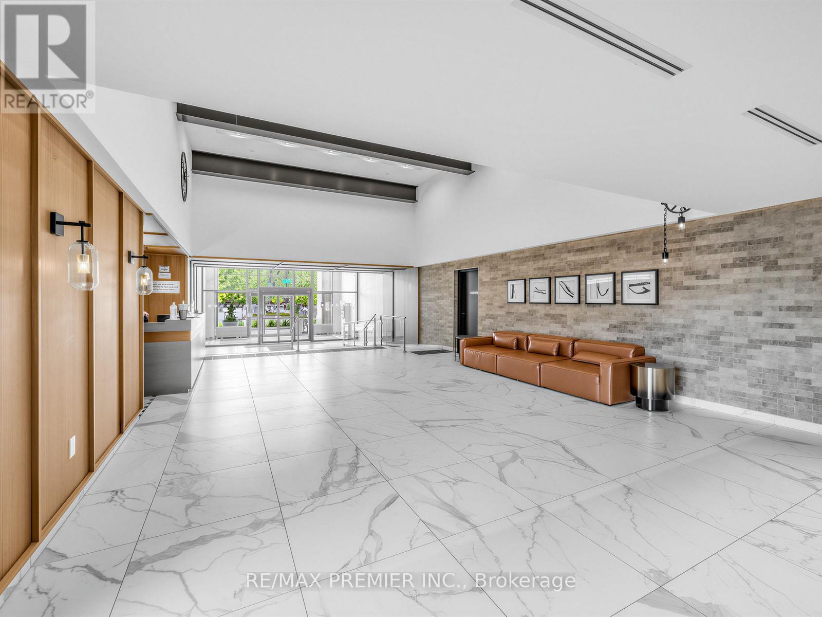 #615 2300 ST CLAIR AVENUE W - 27