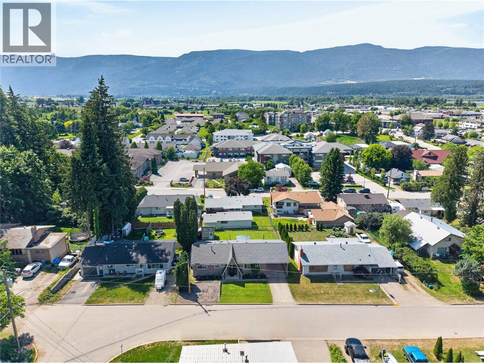 691 3 Street, Salmon Arm