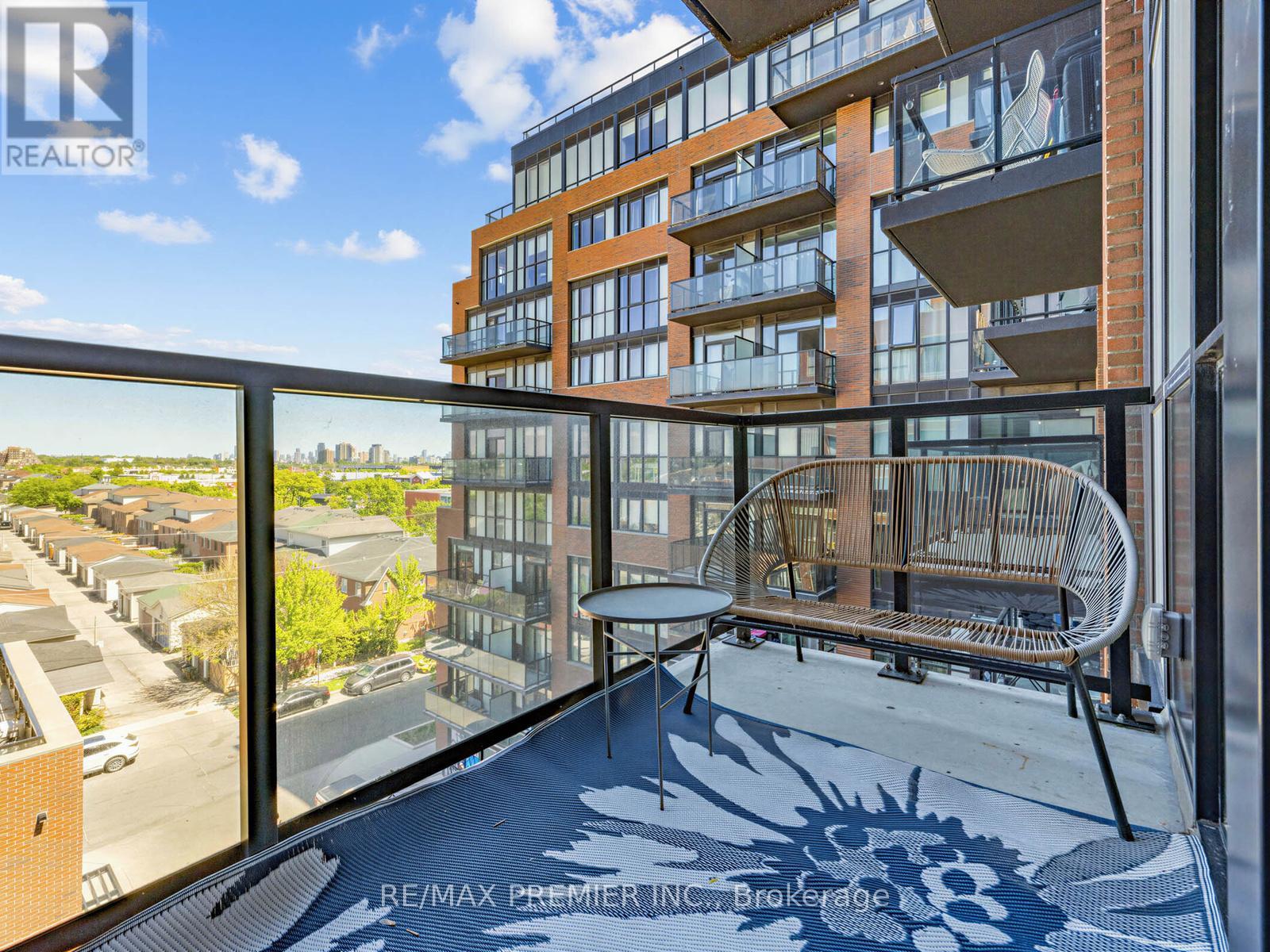 #615 2300 ST CLAIR AVENUE W - 19