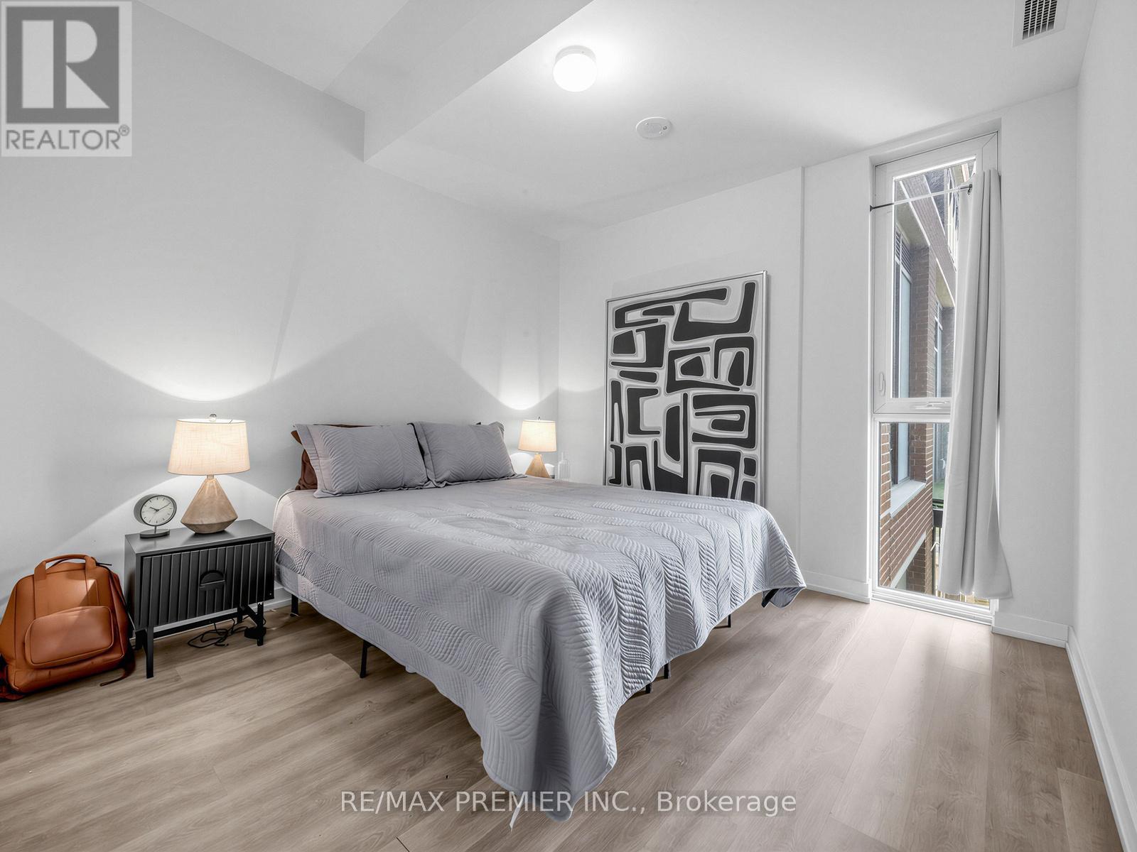 #615 2300 ST CLAIR AVENUE W - 14