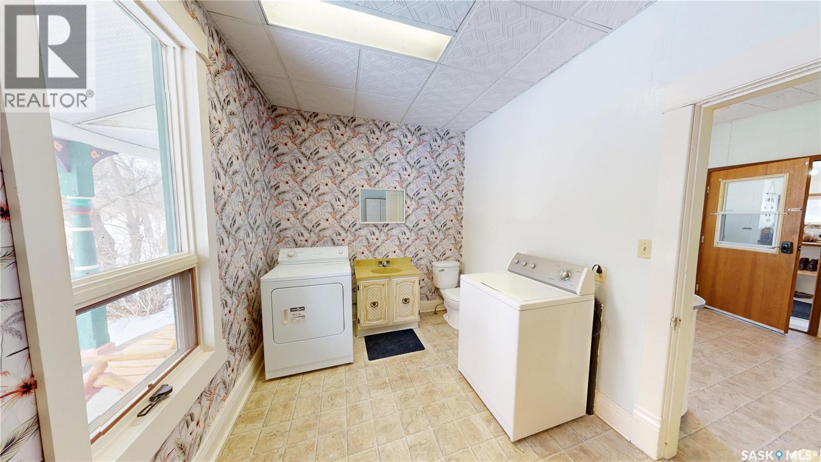 107 3rd AVENUE E - 12