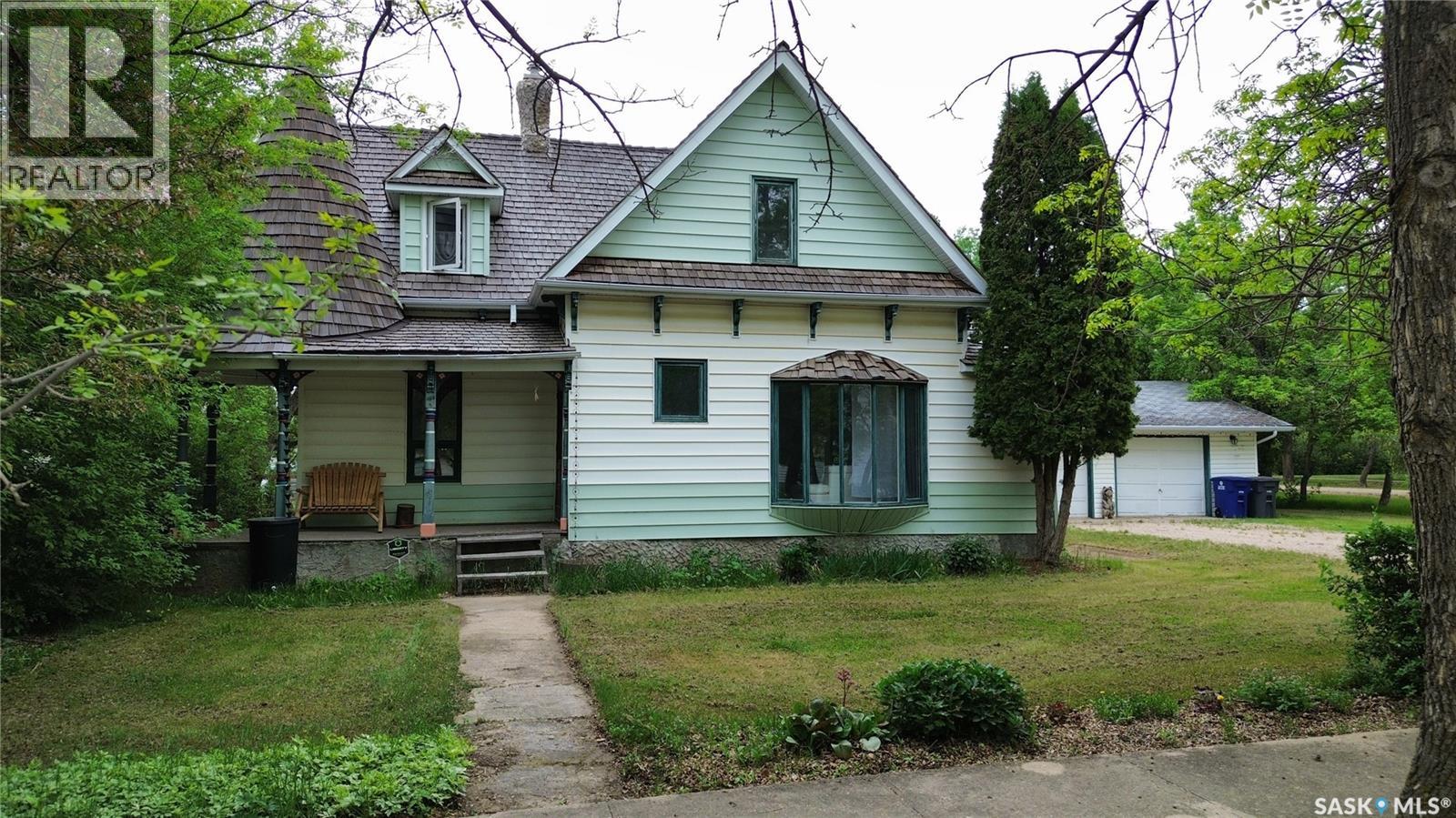 107 3rd AVENUE E - 1