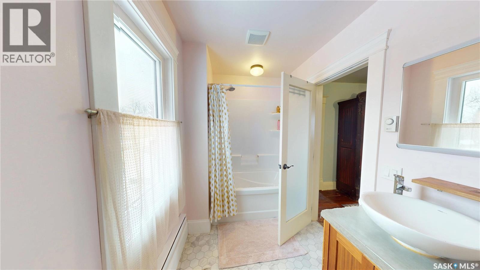 107 3rd AVENUE E - 21