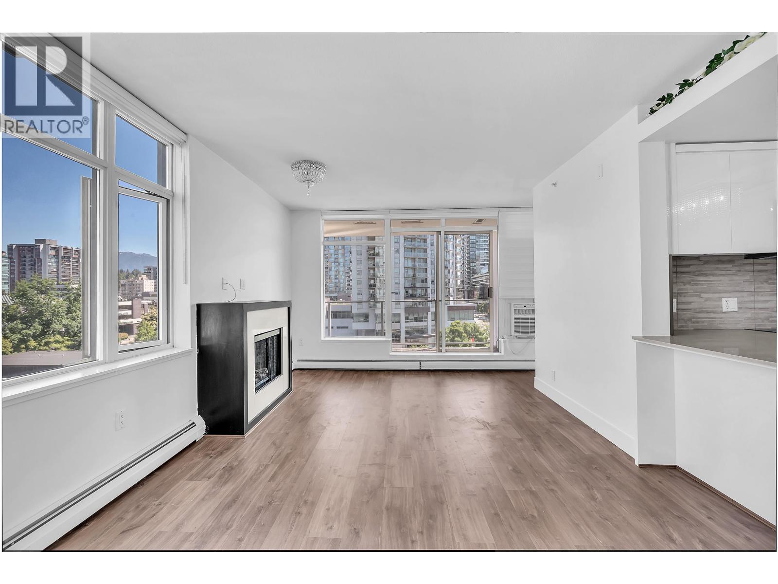 802 158 W 13TH STREET, North Vancouver