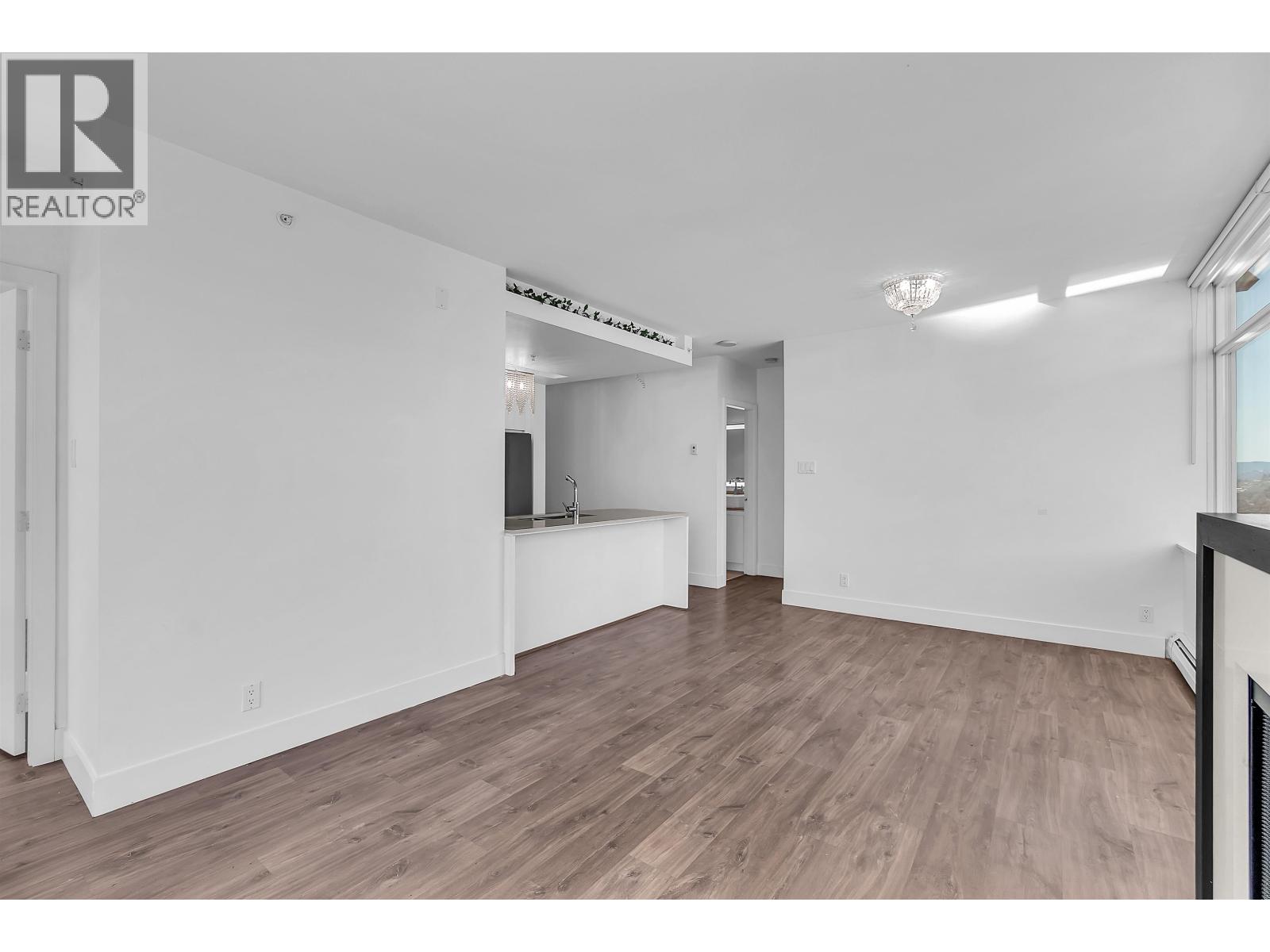 802 158 W 13TH STREET, North Vancouver