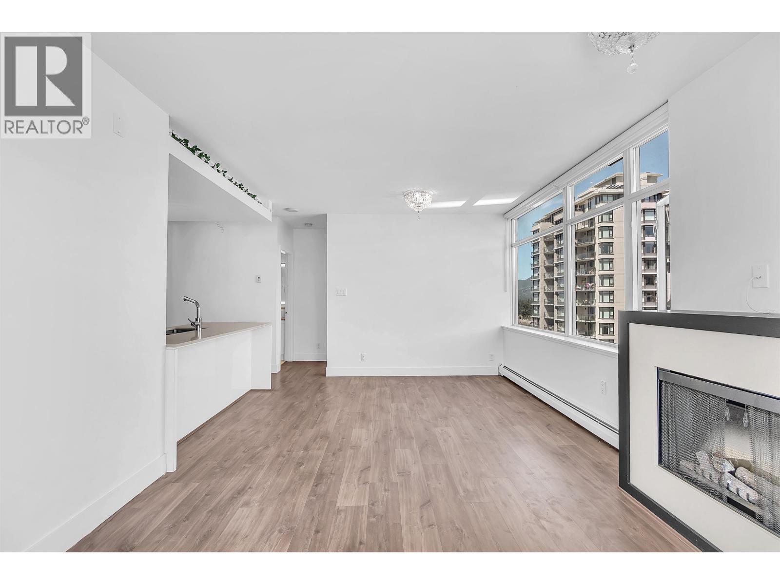 802 158 W 13TH STREET, North Vancouver